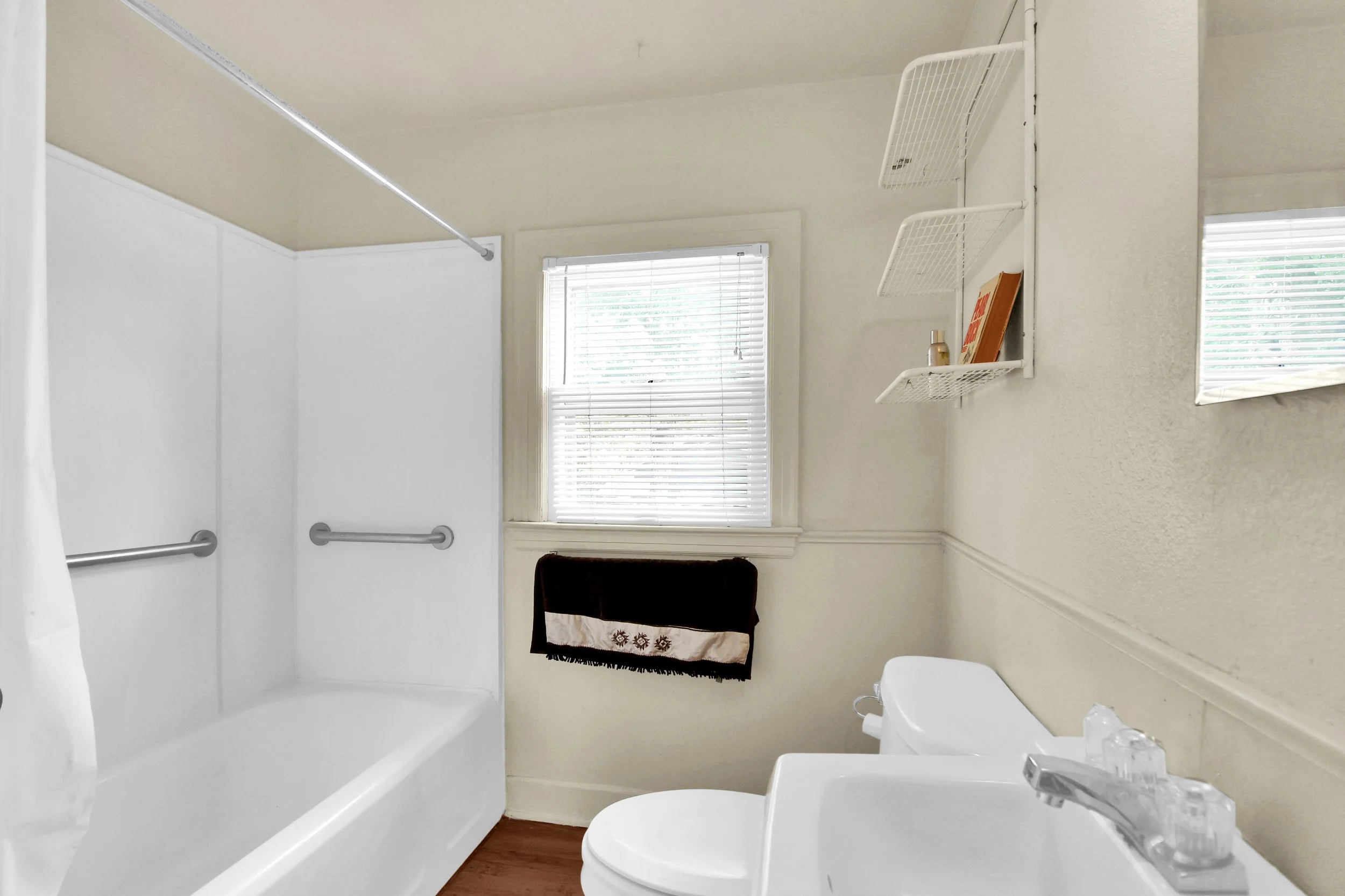 905 W 9th B4.jpg
