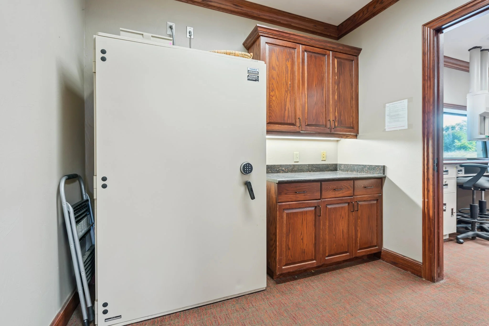 14-web-or-mls-525 S Jardot Rd_014.jpg