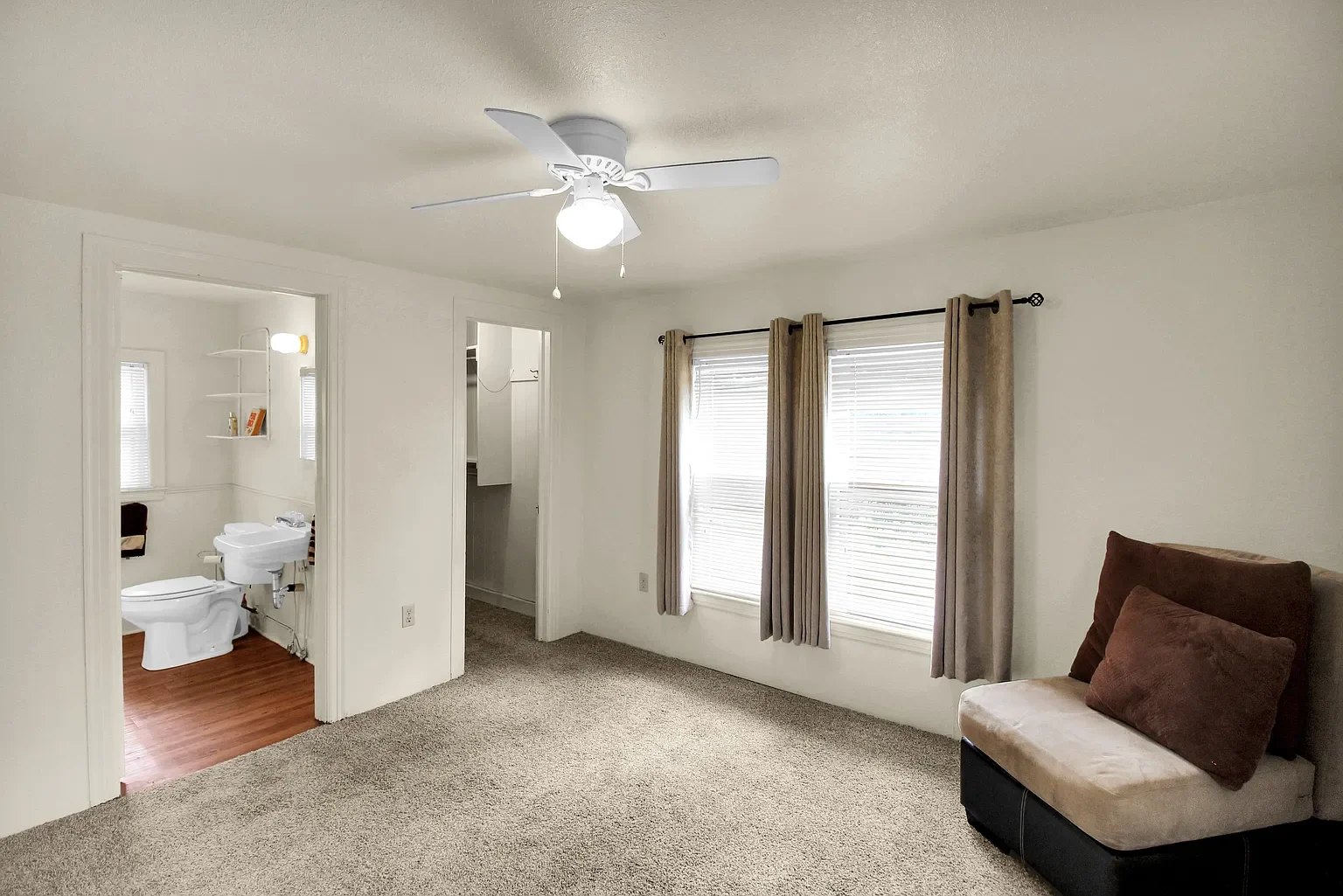 bedroom.webp