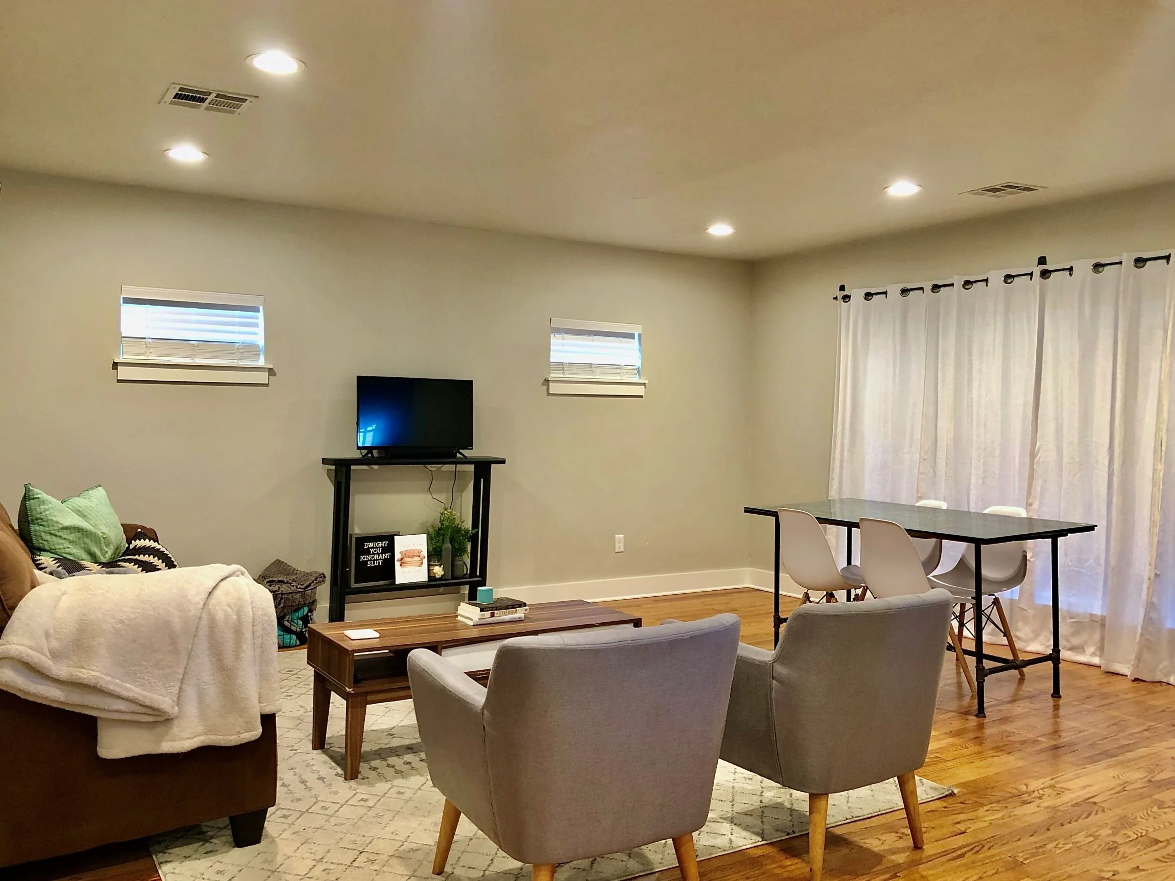 livingroom-2.jpg