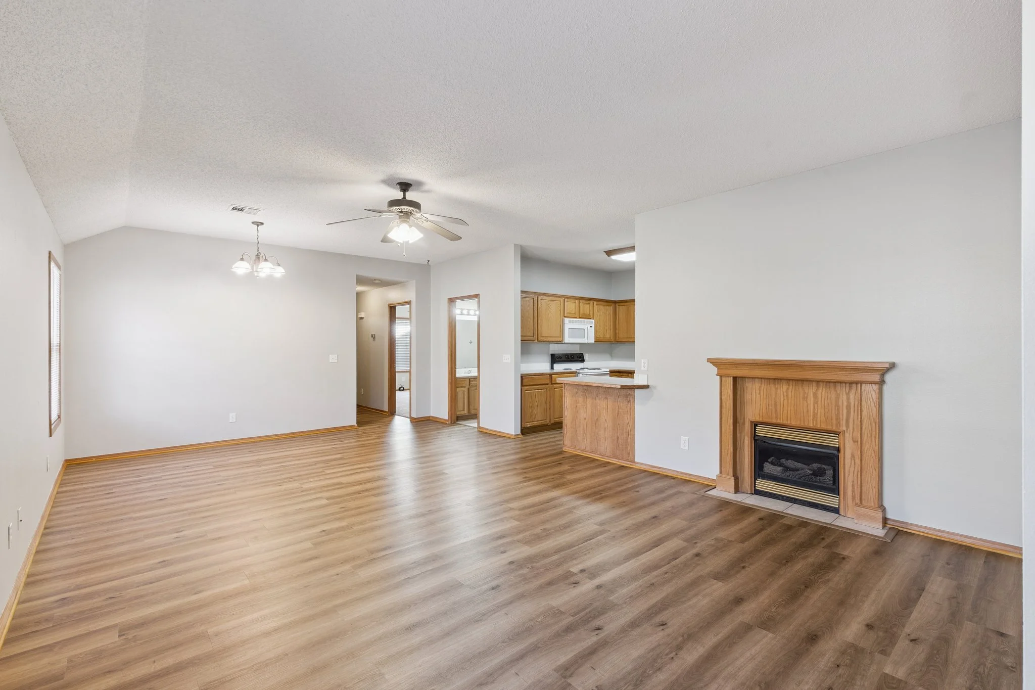 6-web-or-mls-721 Pecan Hill St_006.jpg