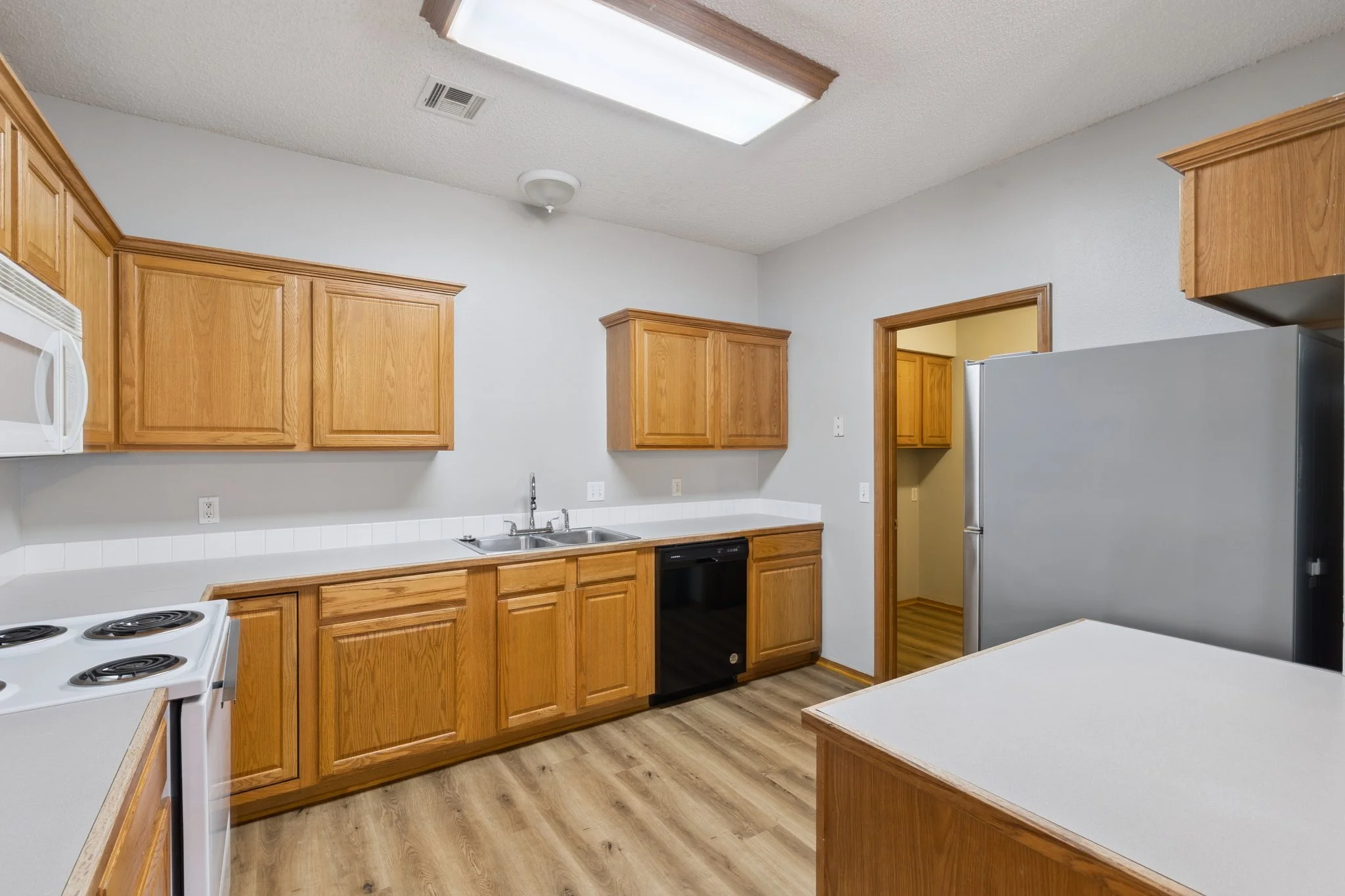 10-web-or-mls-721 Pecan Hill St_010.jpg