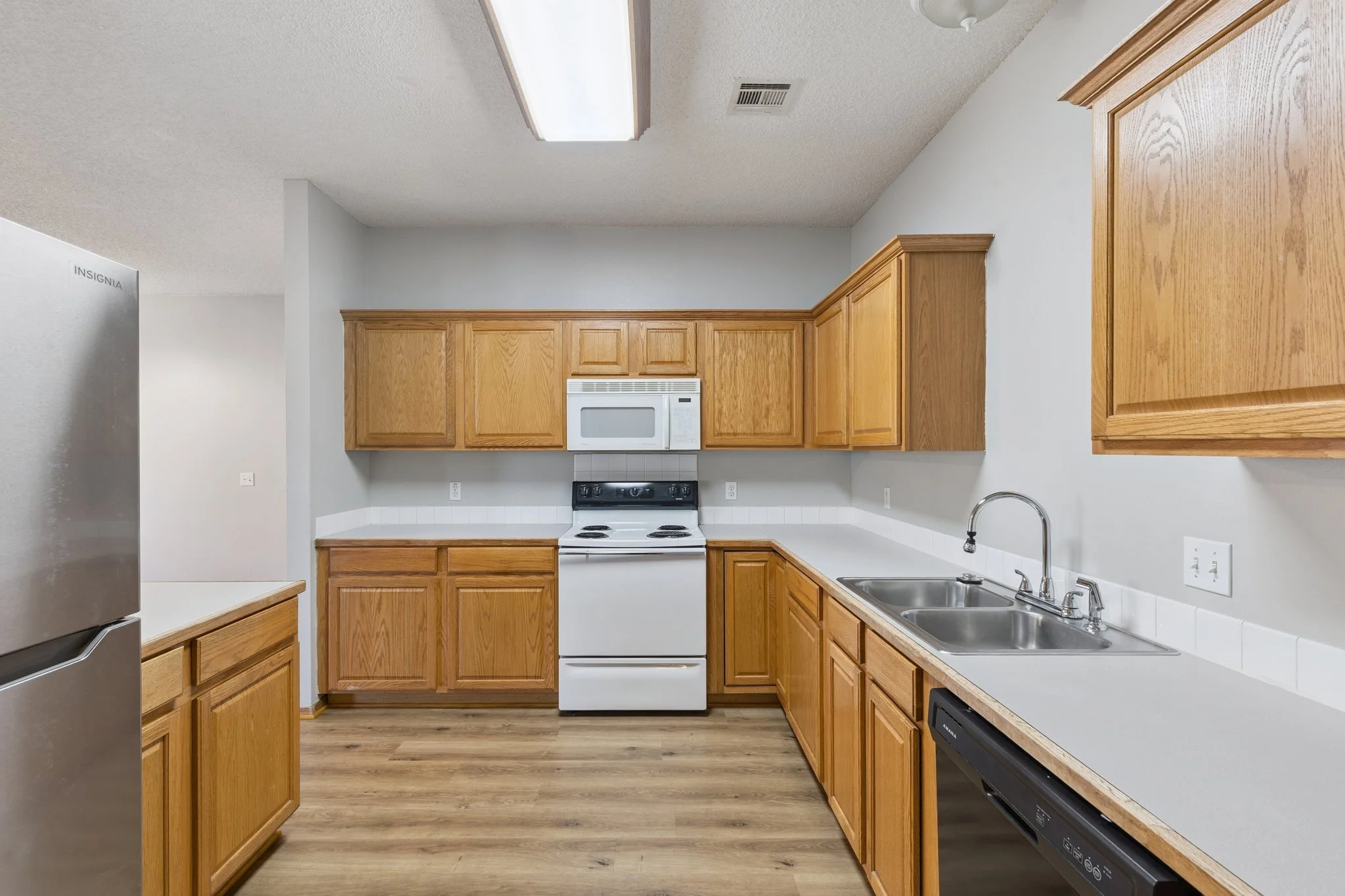 12-web-or-mls-721 Pecan Hill St_012.jpg