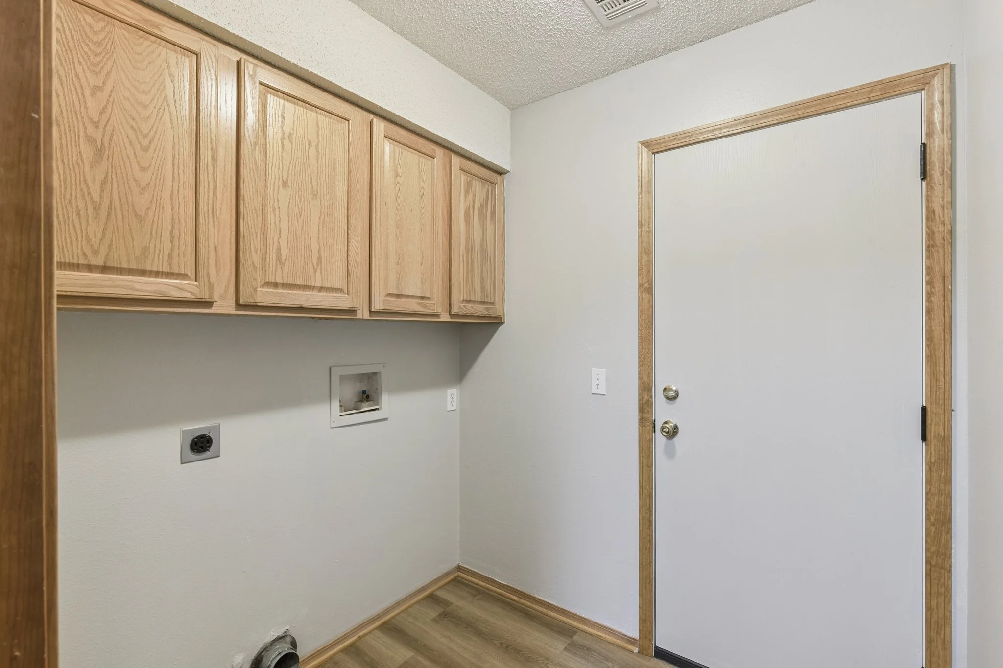 14-web-or-mls-721 Pecan Hill St_014.jpg