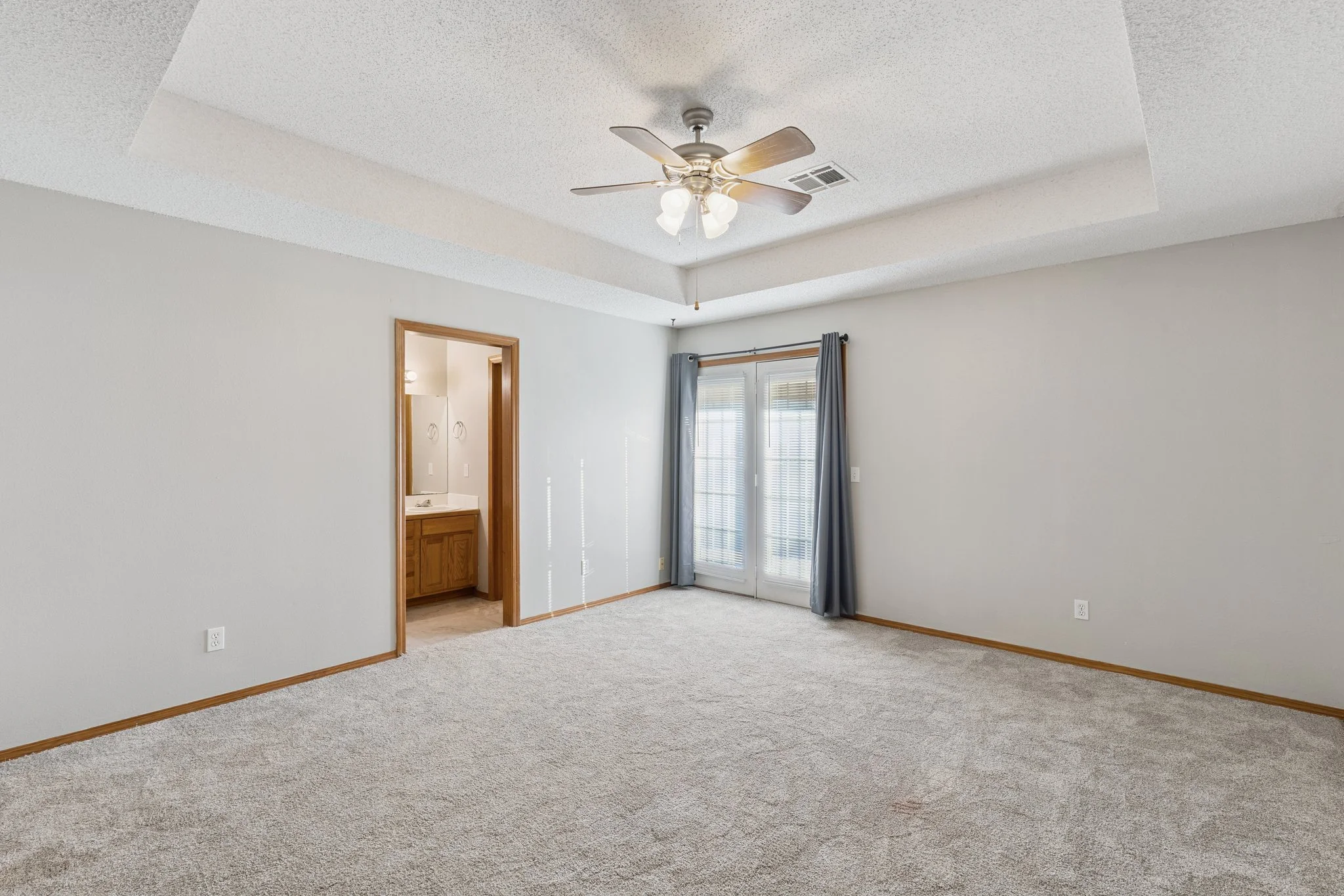 18-web-or-mls-721 Pecan Hill St_018.jpg