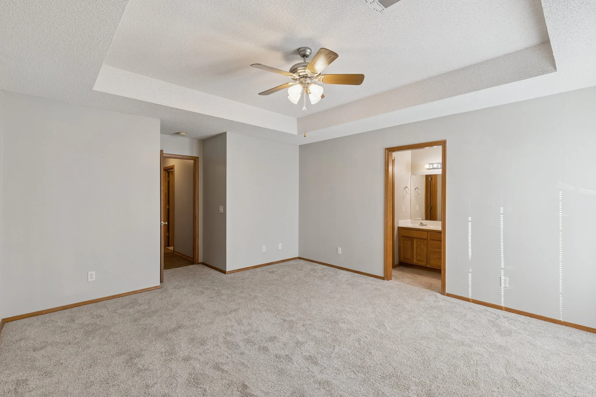 19-web-or-mls-721 Pecan Hill St_019.jpg