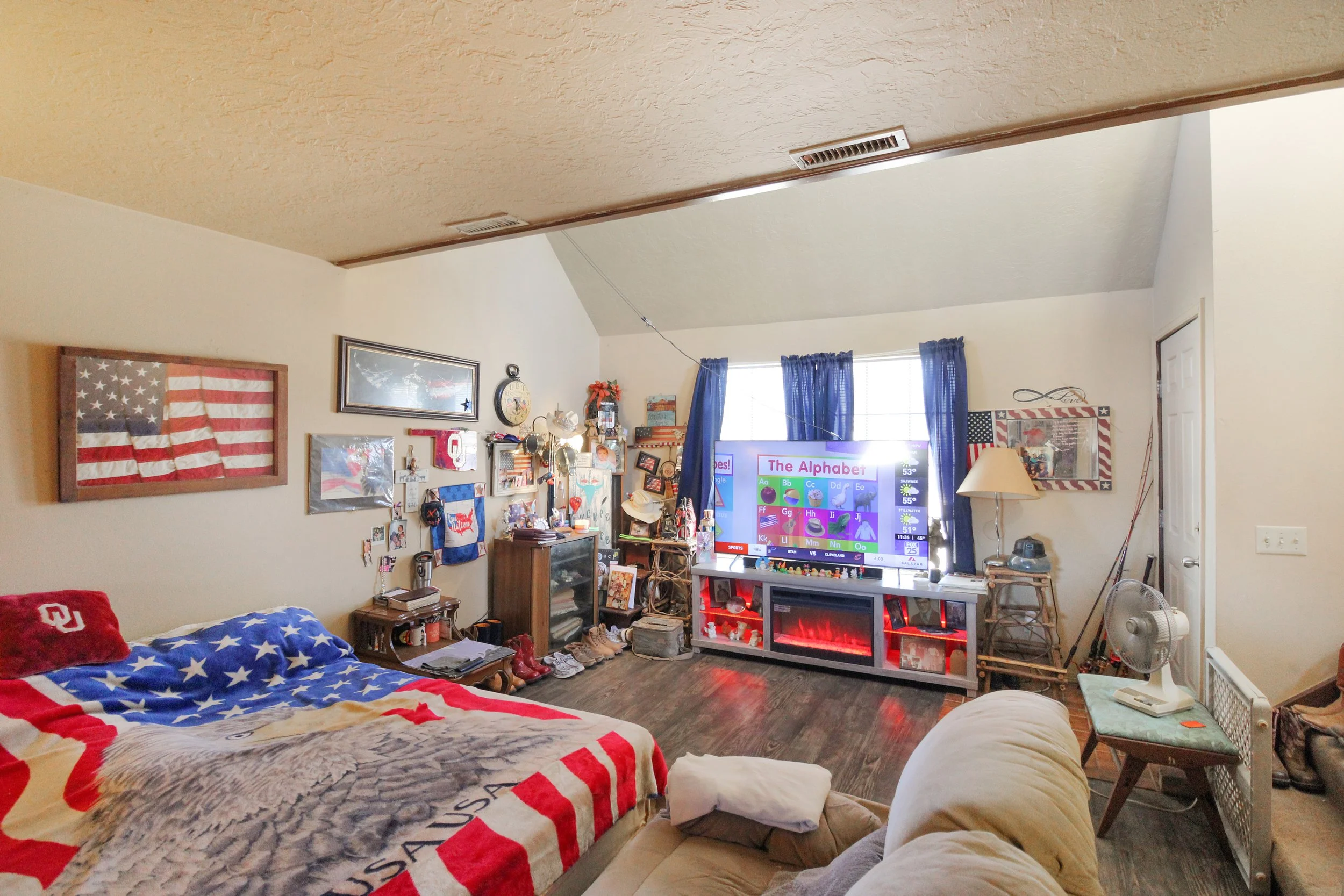 212 Mockingbird 2.jpg