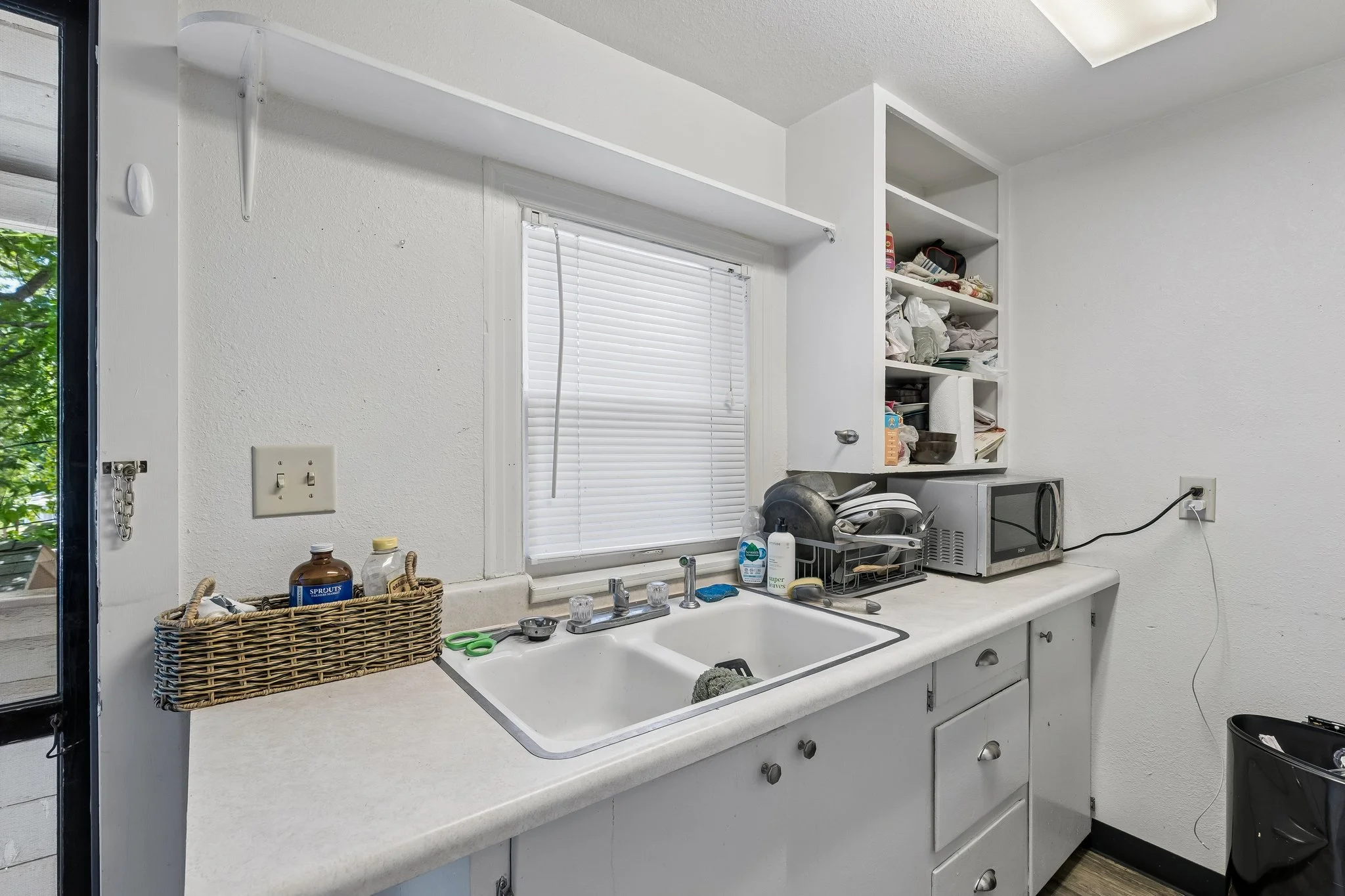 11-web-or-mls-905 W 9th Ave_011.jpg
