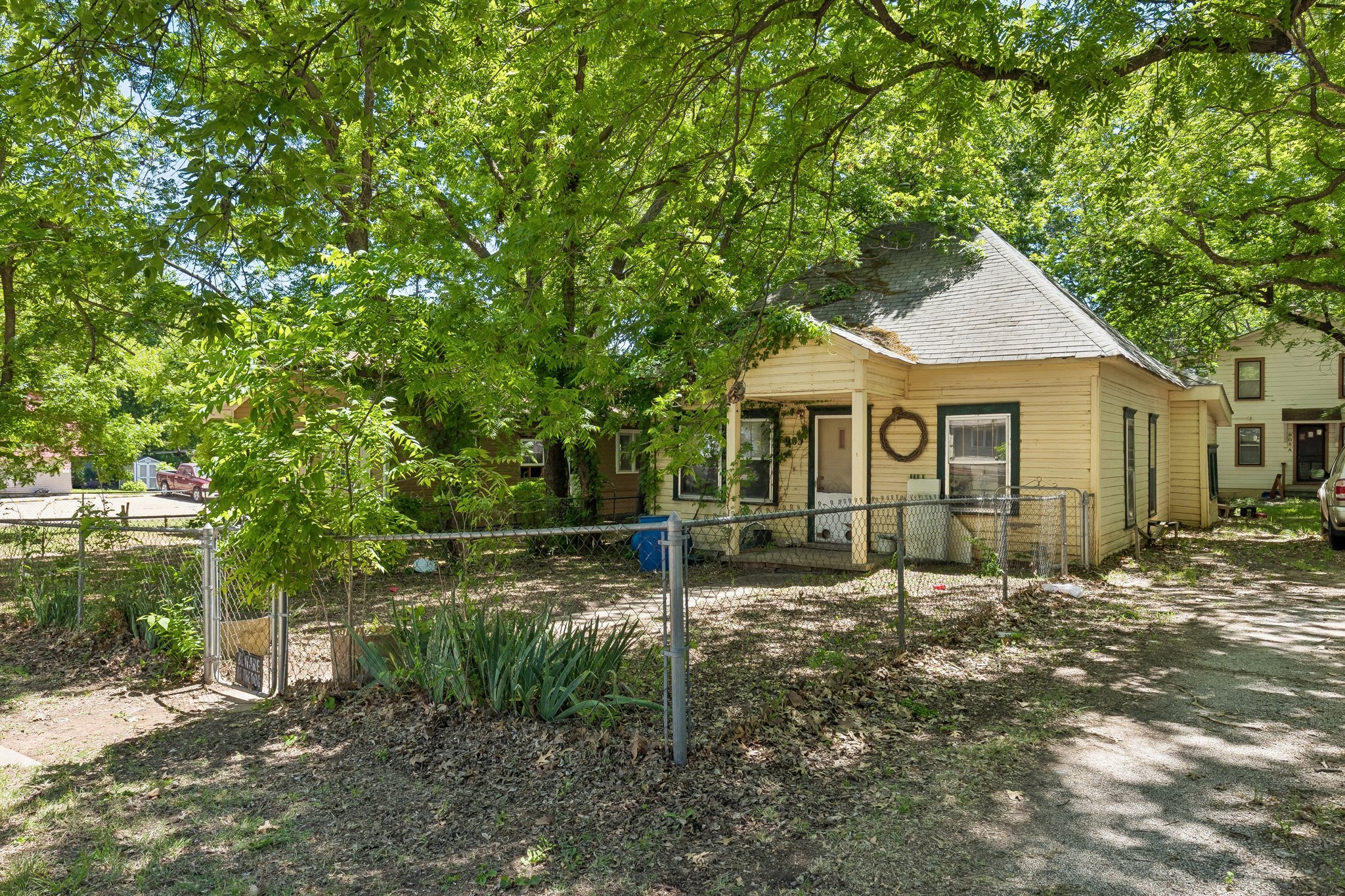 30-web-or-mls-905 W 9th Ave_030.jpg