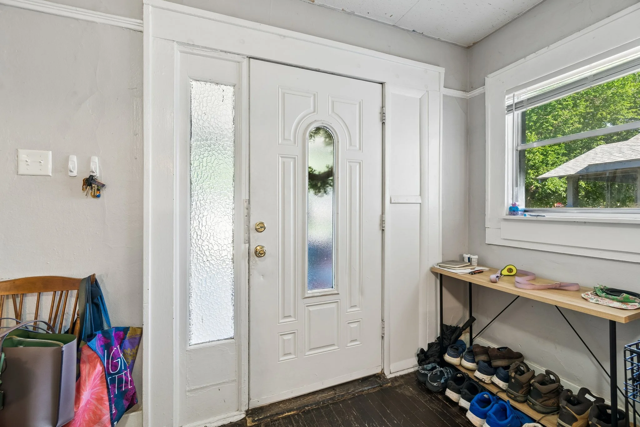 12-web-or-mls-311 S Lewis St_008.jpg