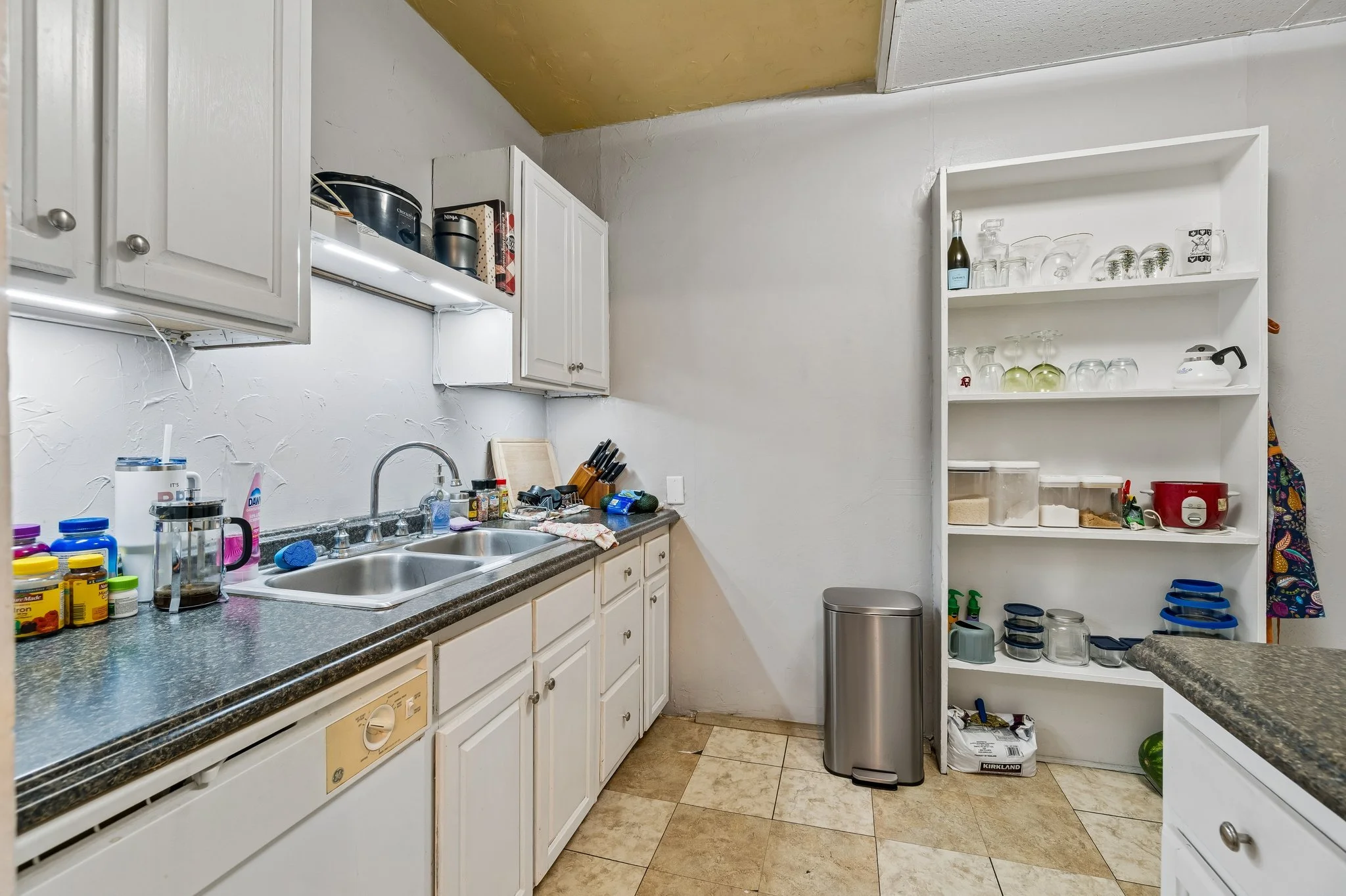 21-web-or-mls-311 S Lewis St_017.jpg
