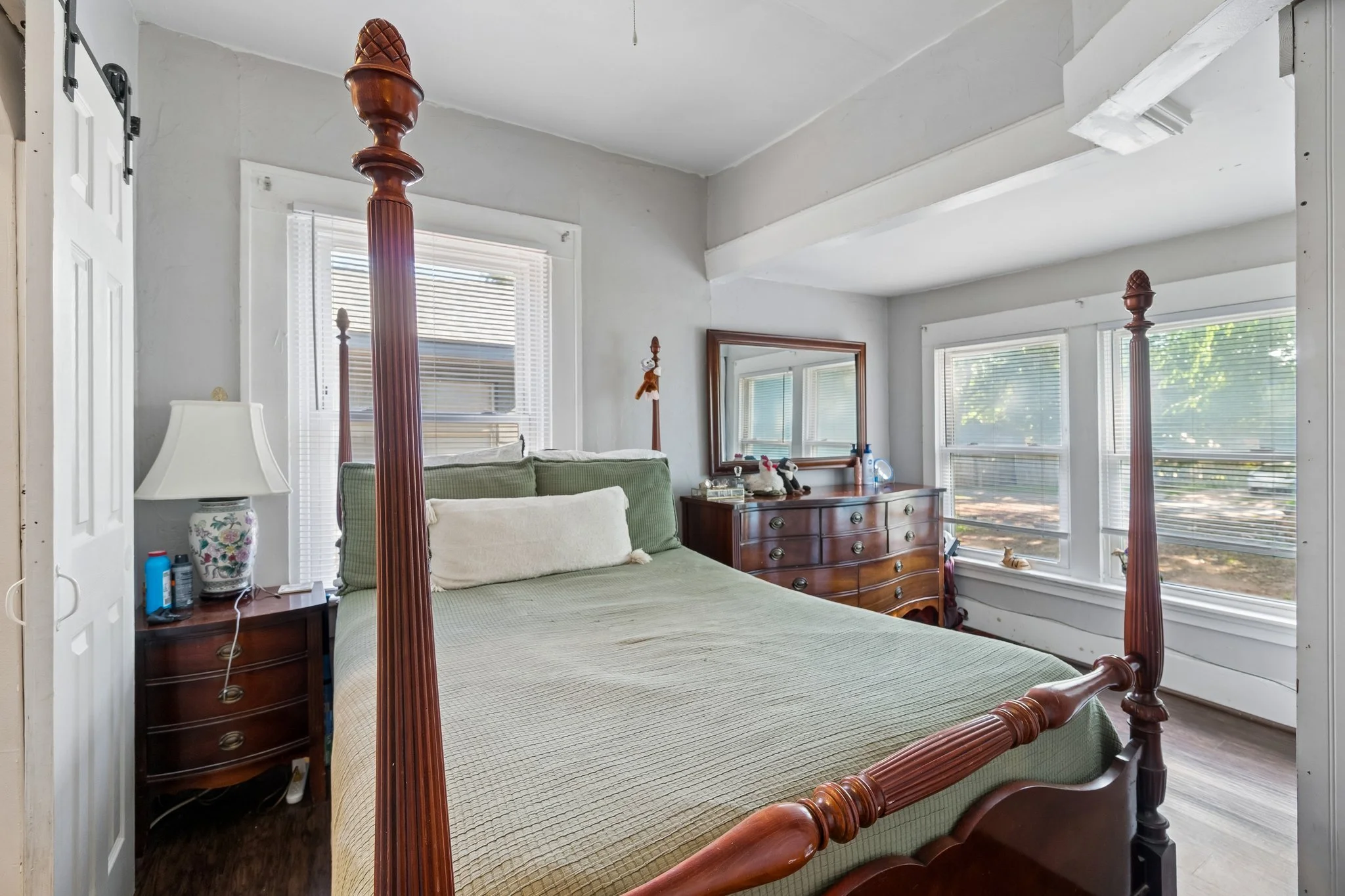 26-web-or-mls-311 S Lewis St_022.jpg