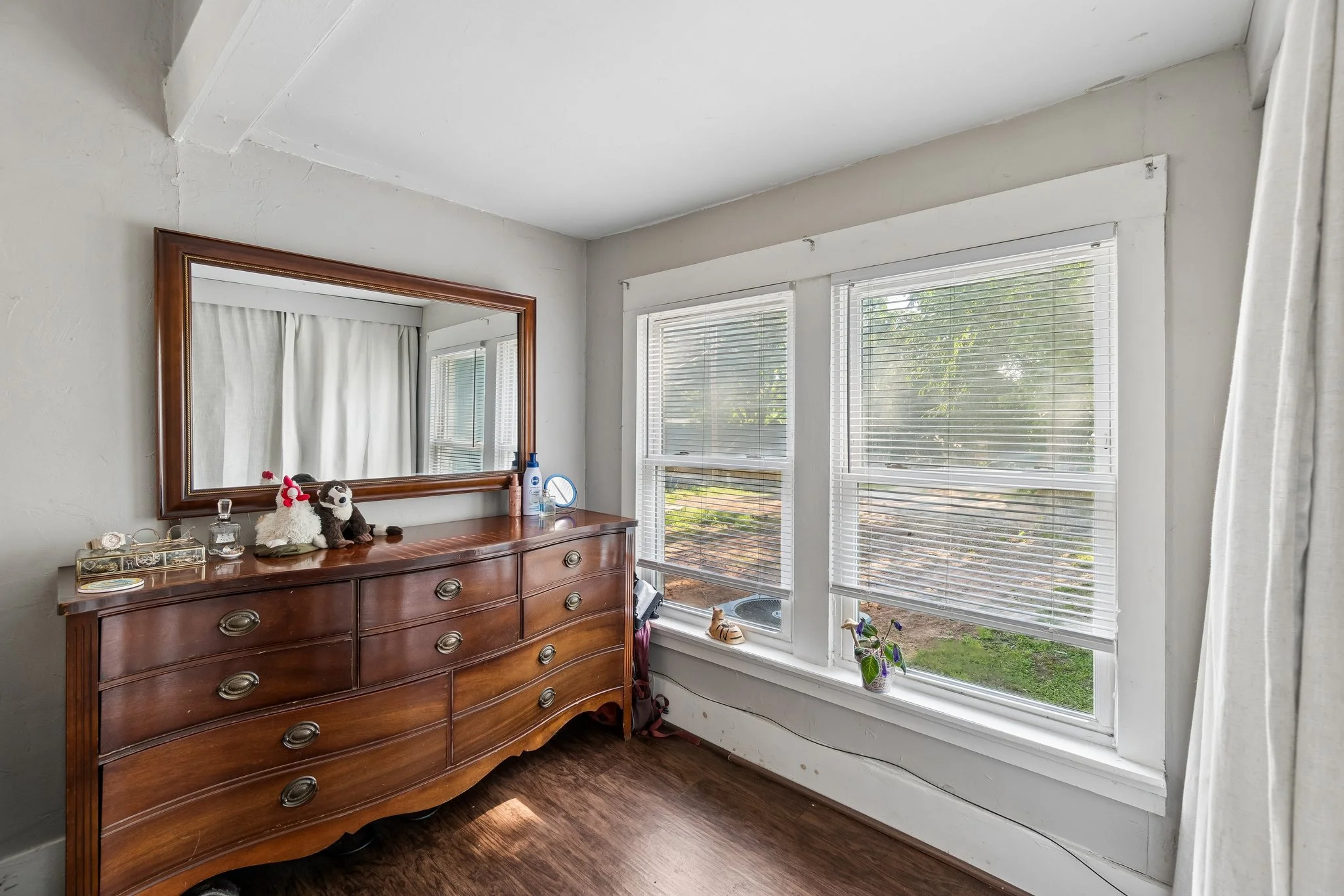 28-web-or-mls-311 S Lewis St_024.jpg