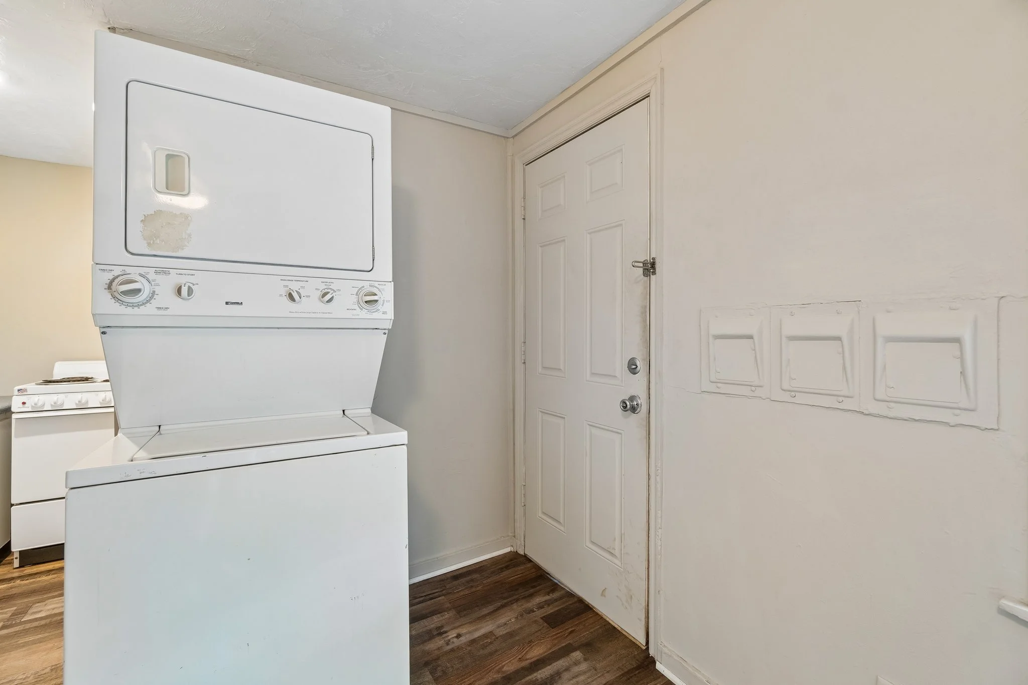 44-web-or-mls-311 S Lewis St_040.jpg