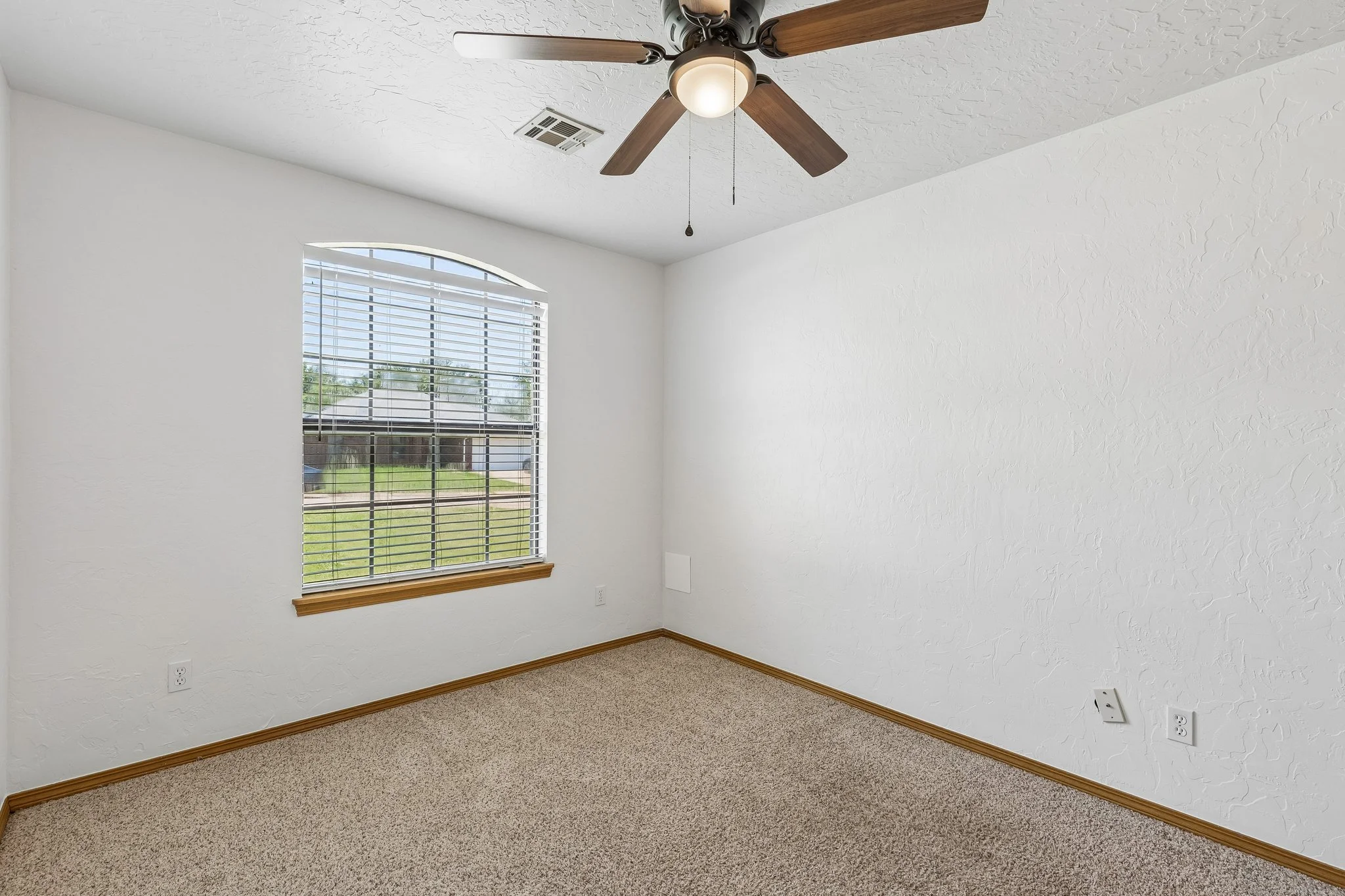 37-web-or-mls-2213 N Benjamin St_027.jpg