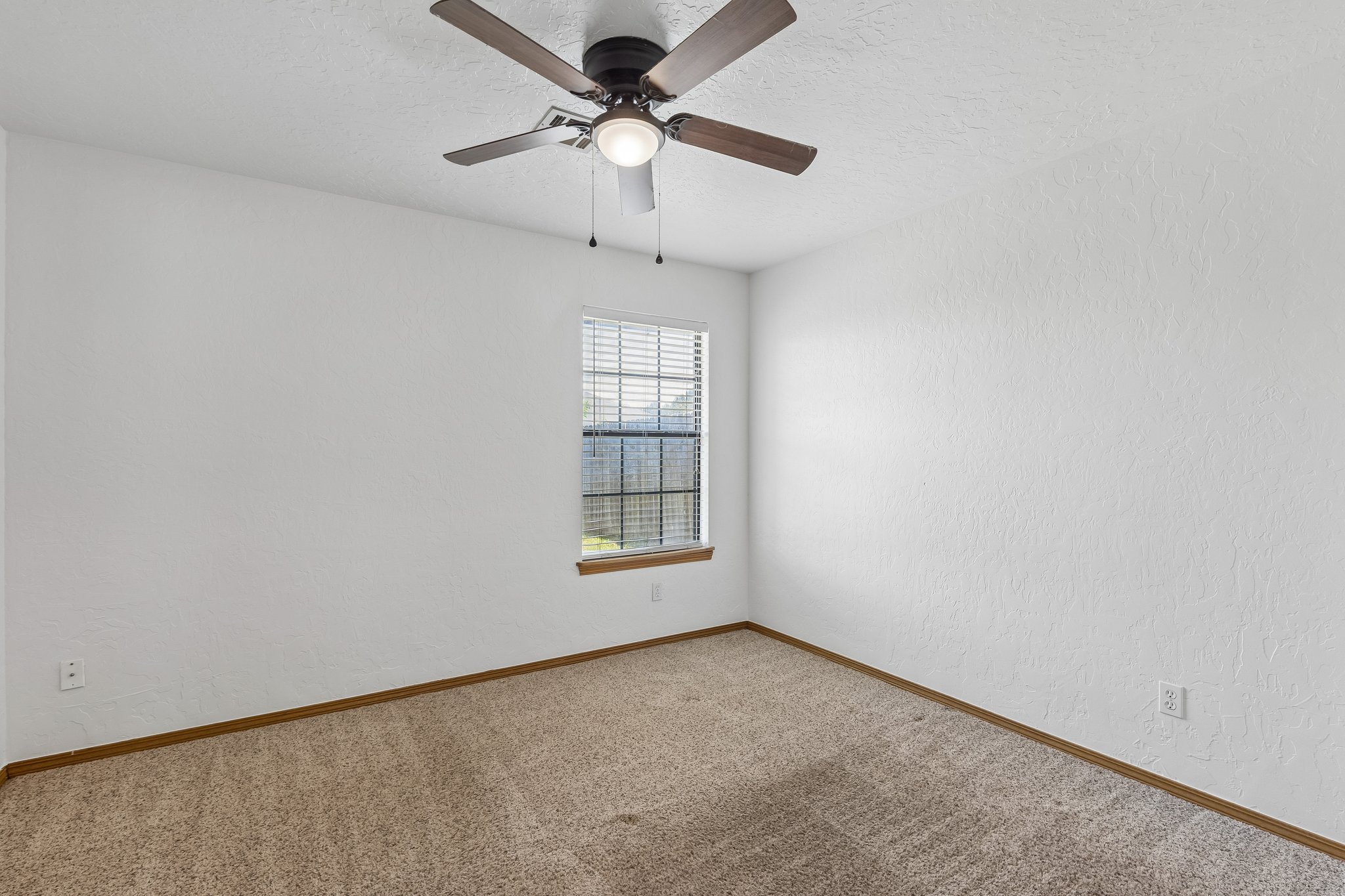 32-web-or-mls-2213 N Benjamin St_022.jpg