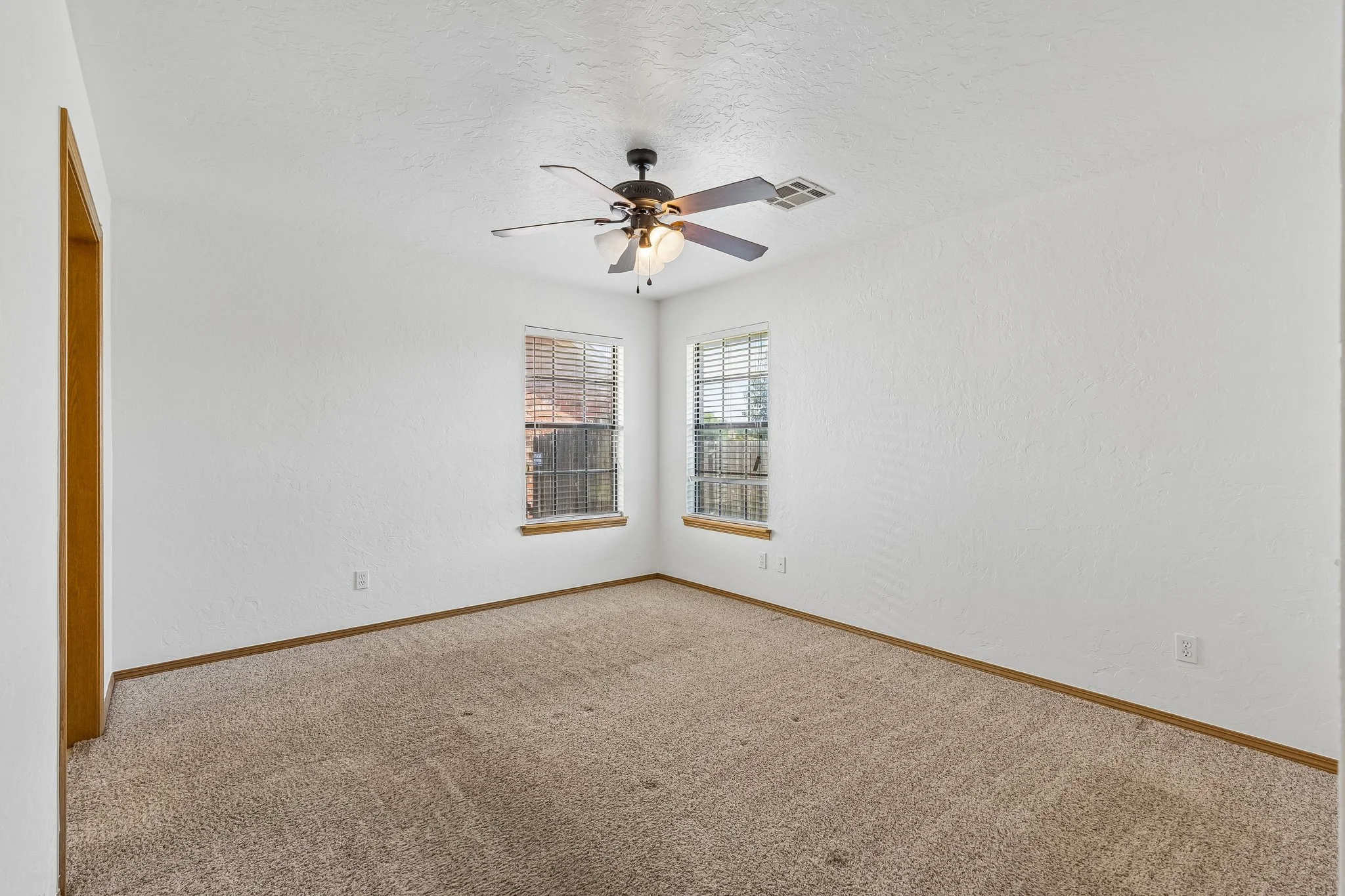 25-web-or-mls-2213 N Benjamin St_015.jpg