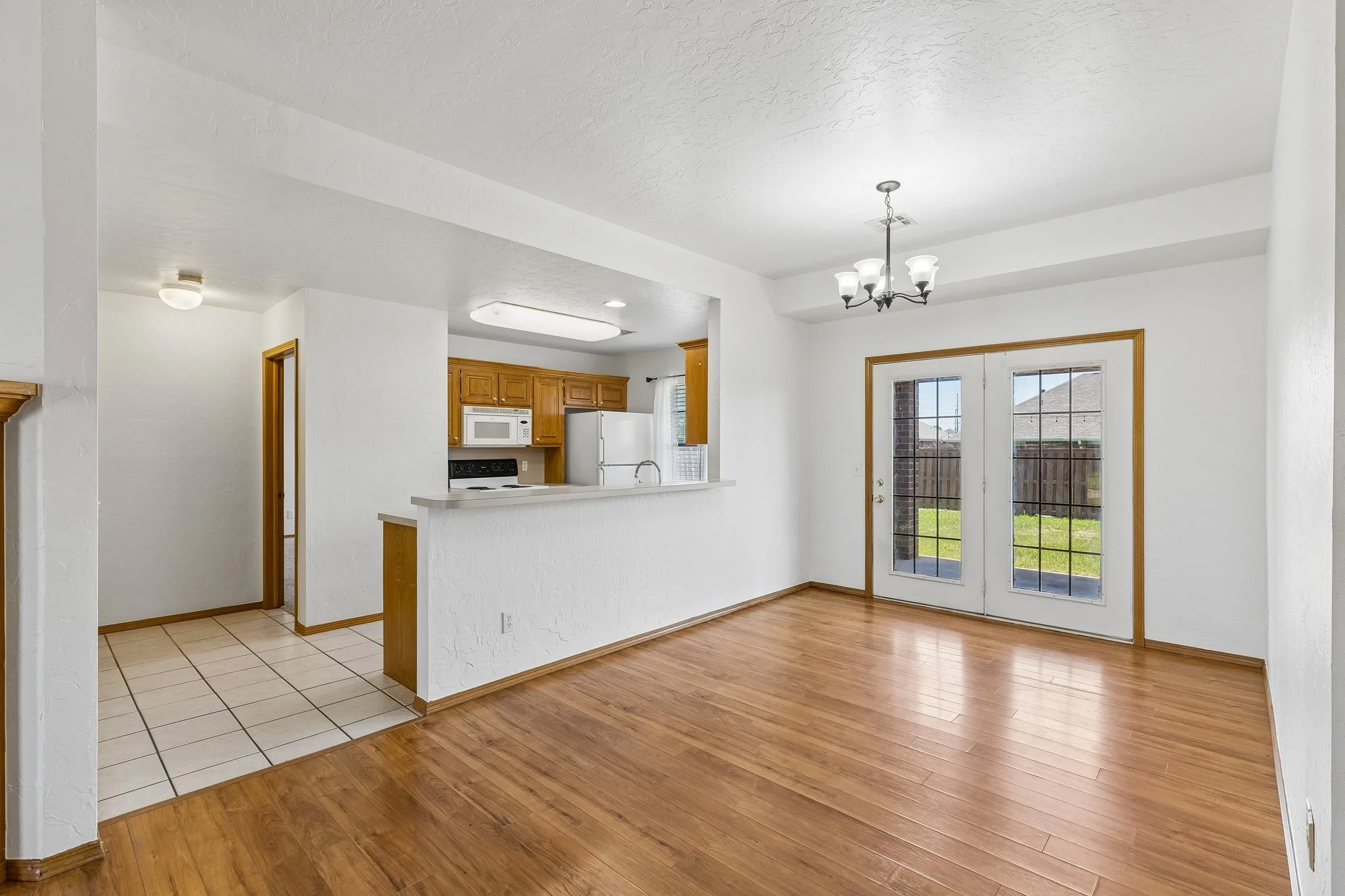 16-web-or-mls-2213 N Benjamin St_006 (2).jpg