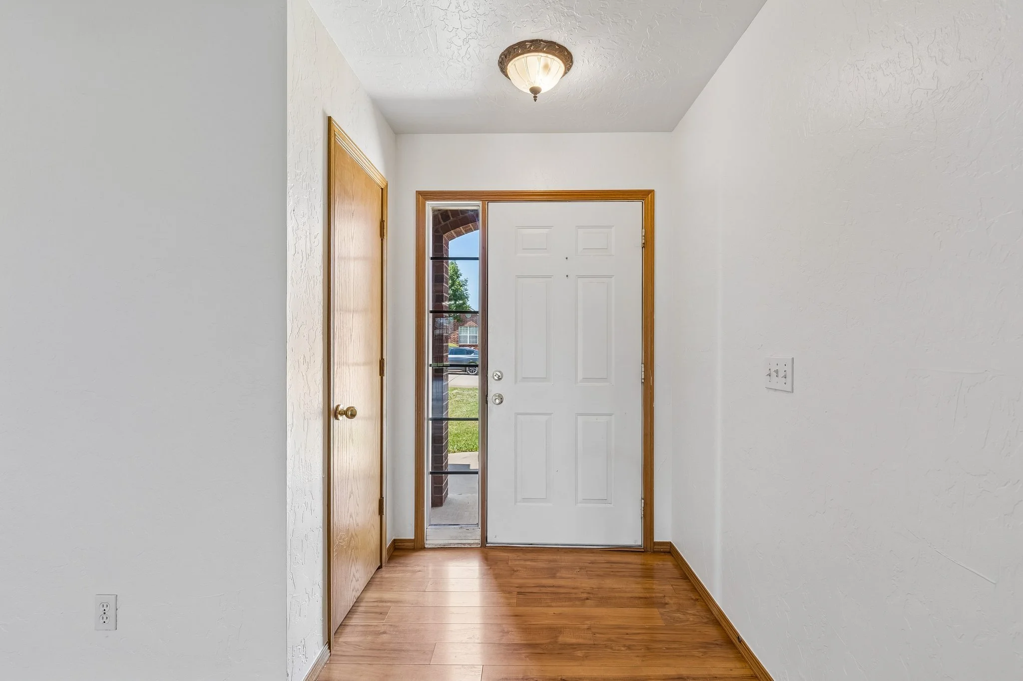 11-web-or-mls-2213 N Benjamin St_001 (2).jpg