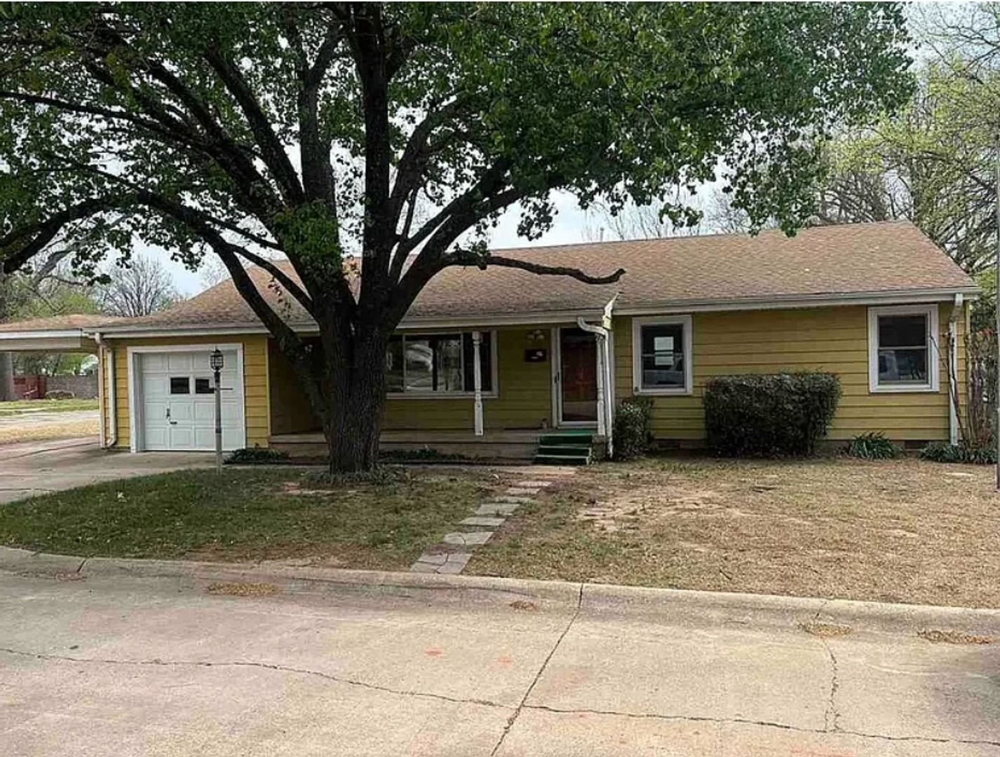 901 Stanley Front.jpeg