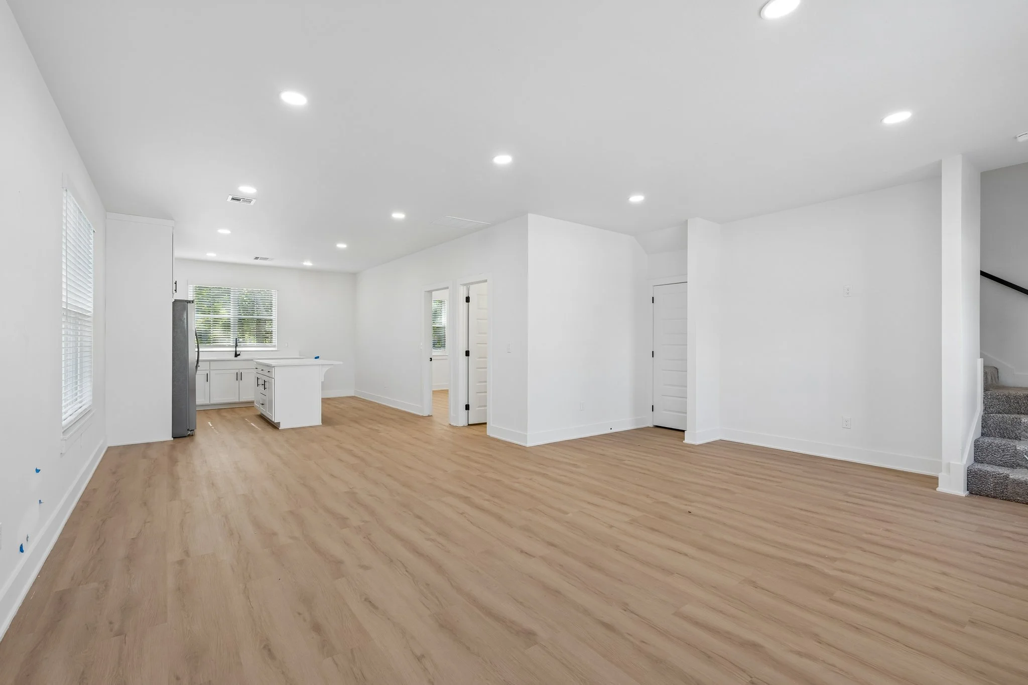 10-web-or-mls-807 W 7th Ave_010.jpg