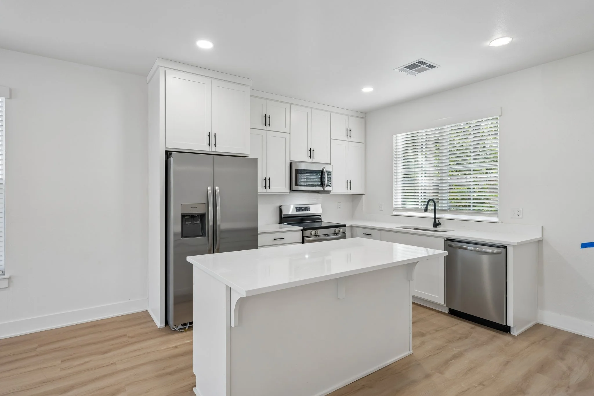 17-web-or-mls-807 W 7th Ave_017.jpg