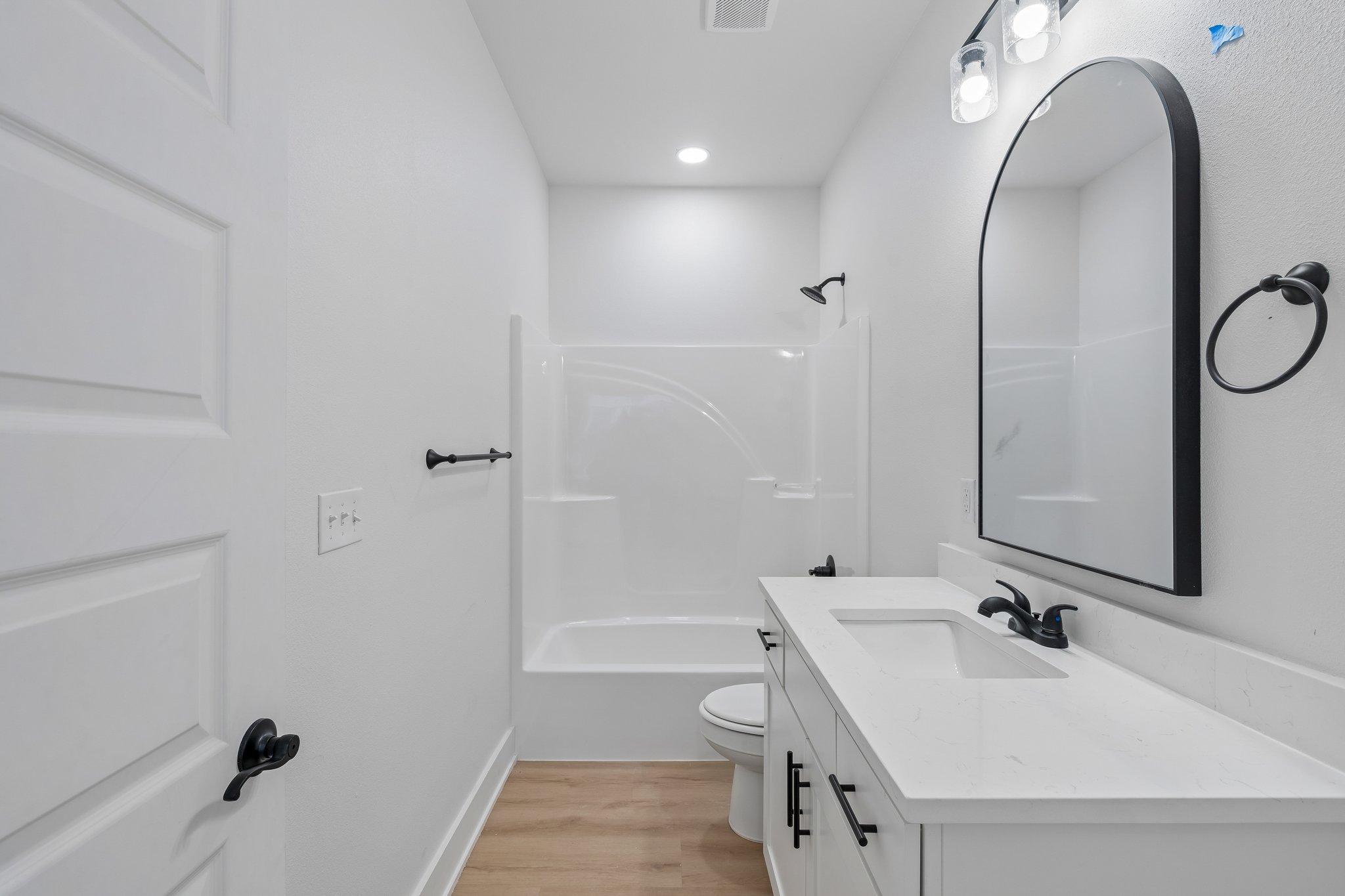 26-web-or-mls-807 W 7th Ave_026.jpg