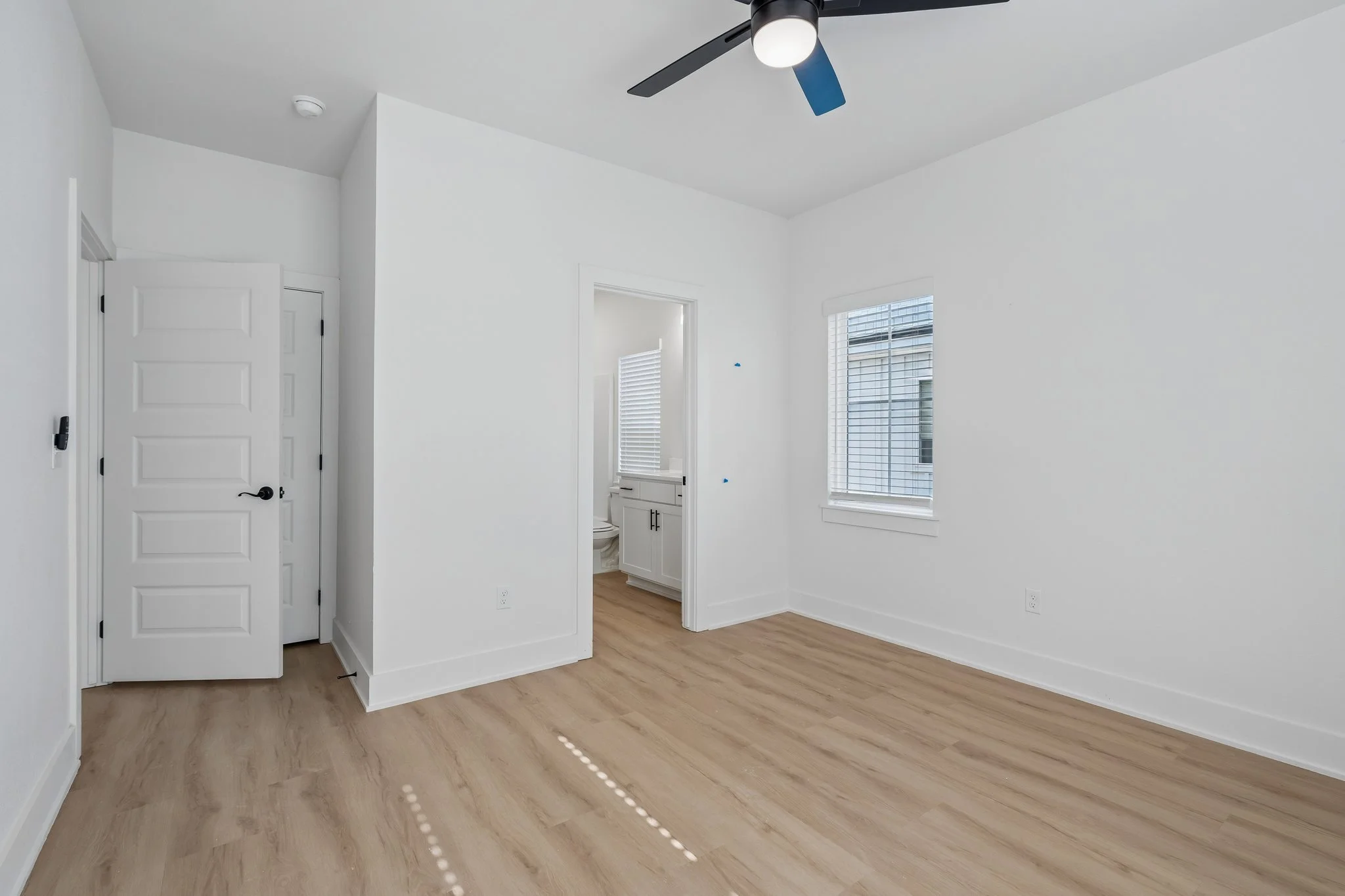 40-web-or-mls-807 W 7th Ave_040.jpg