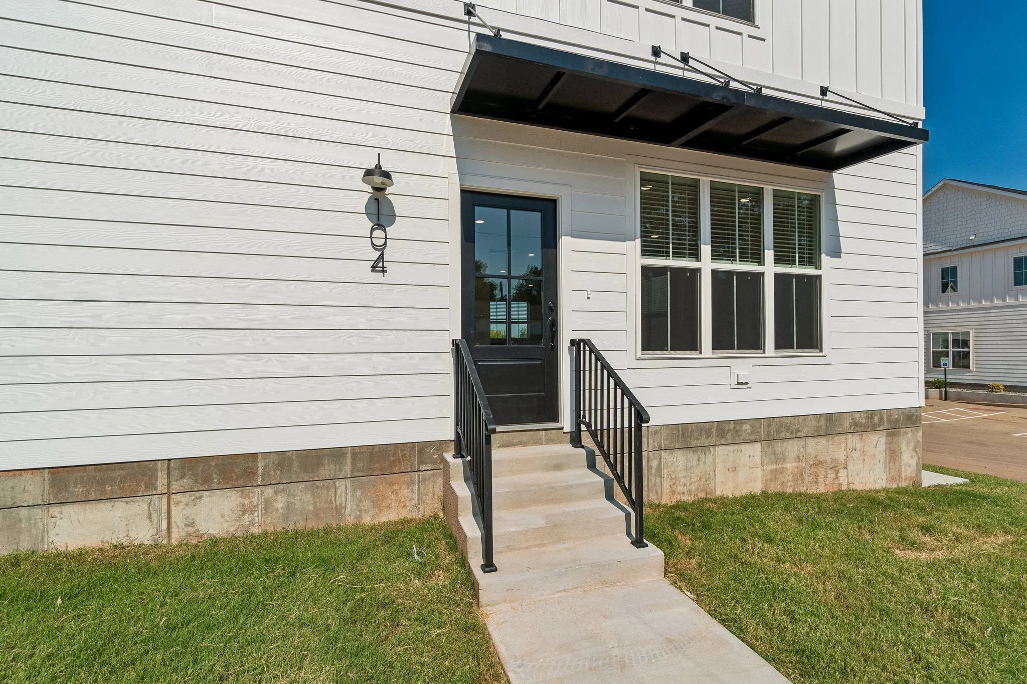 5-web-or-mls-718 E 5th Ave_005.jpg