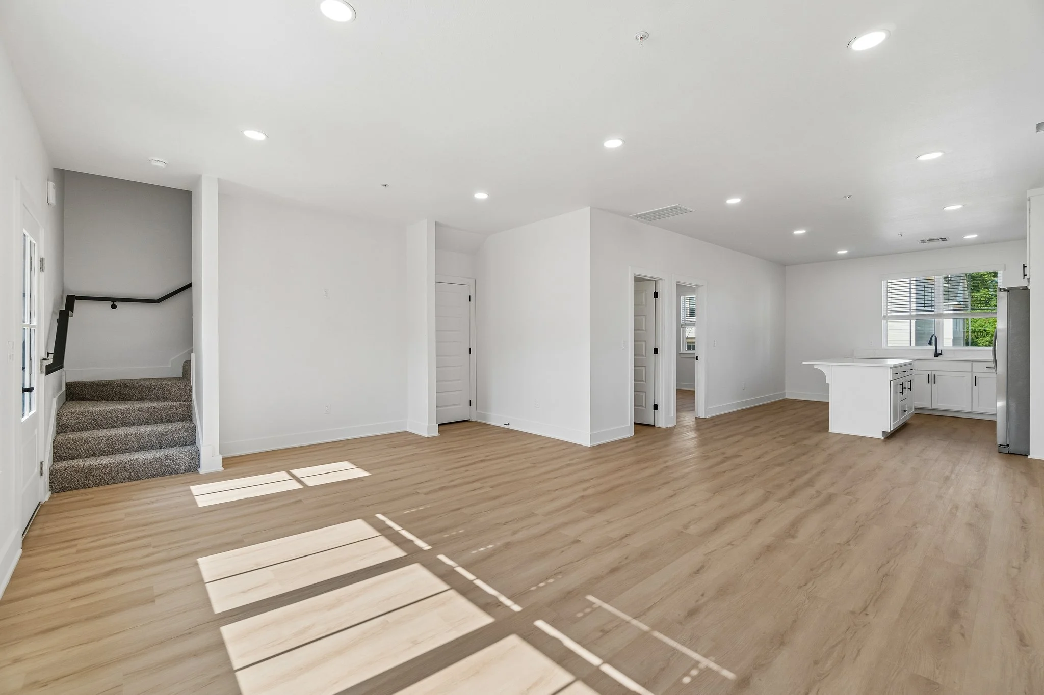 8-web-or-mls-718 E 5th Ave_008.jpg
