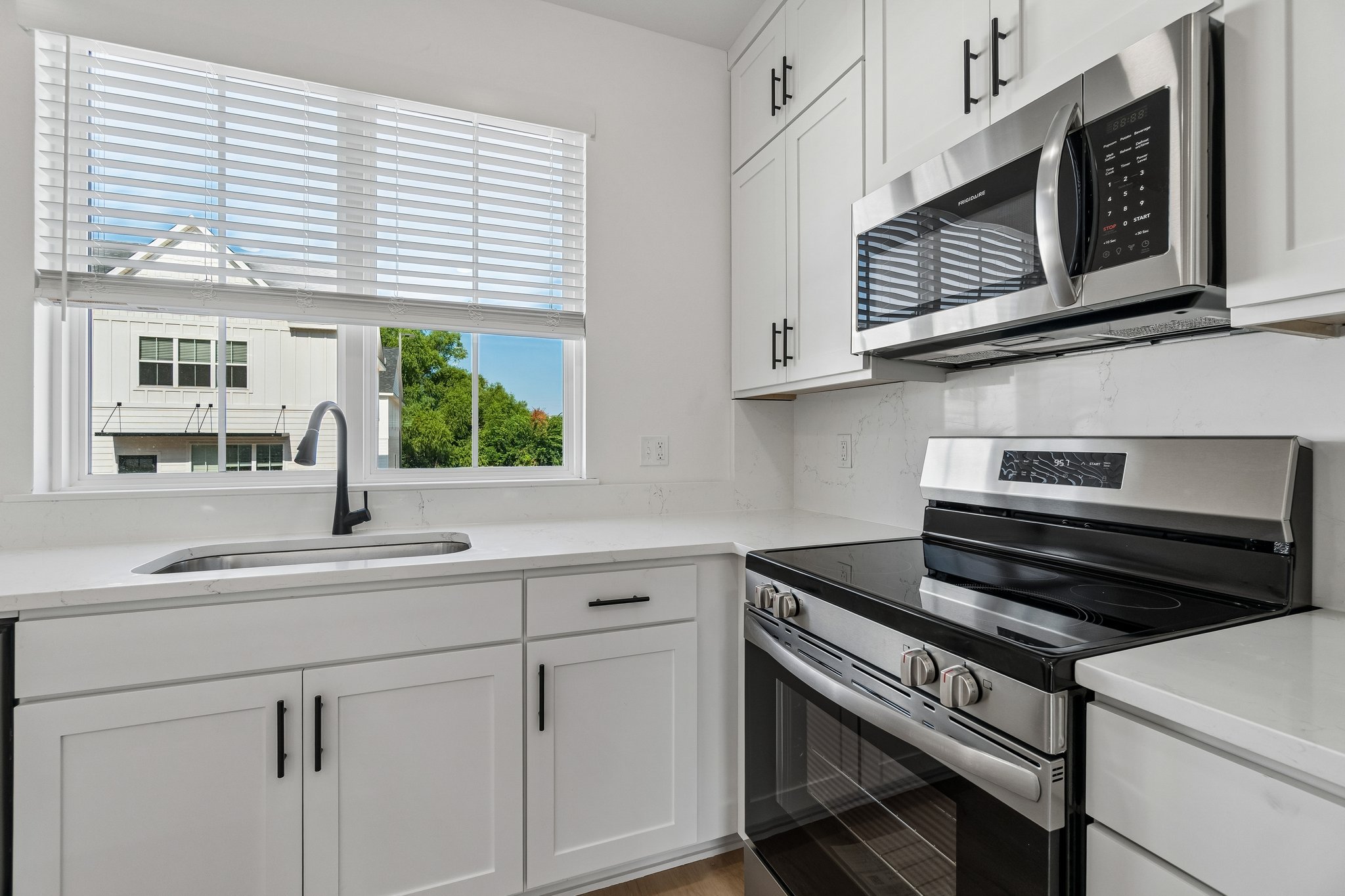 18-web-or-mls-718 E 5th Ave_018.jpg