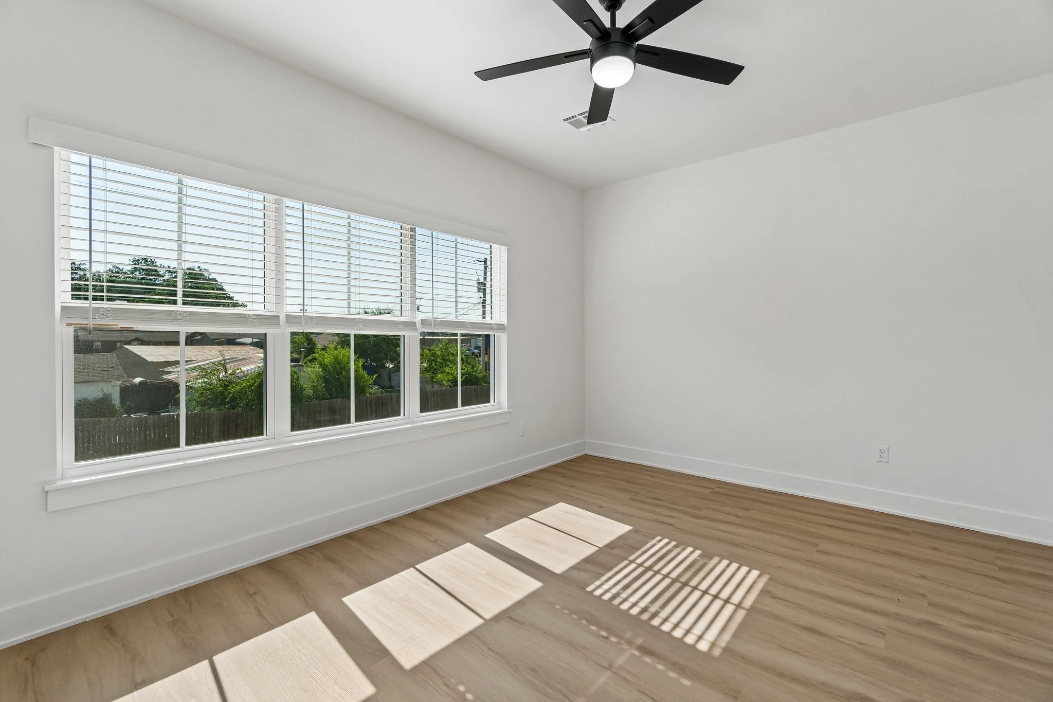45-web-or-mls-718 E 5th Ave_045.jpg