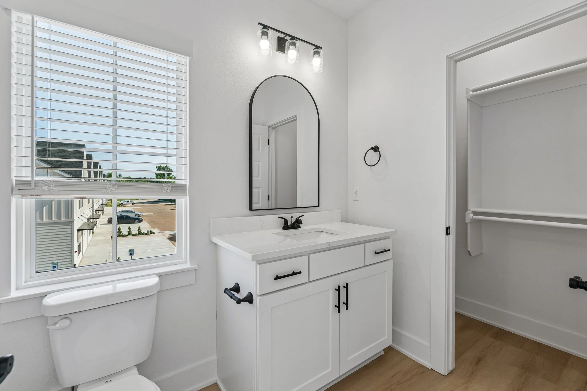 46-web-or-mls-718 E 5th Ave_046.jpg