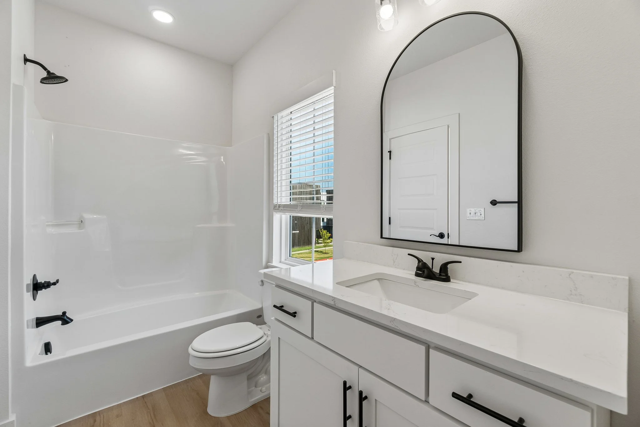 49-web-or-mls-718 E 5th Ave_049.jpg