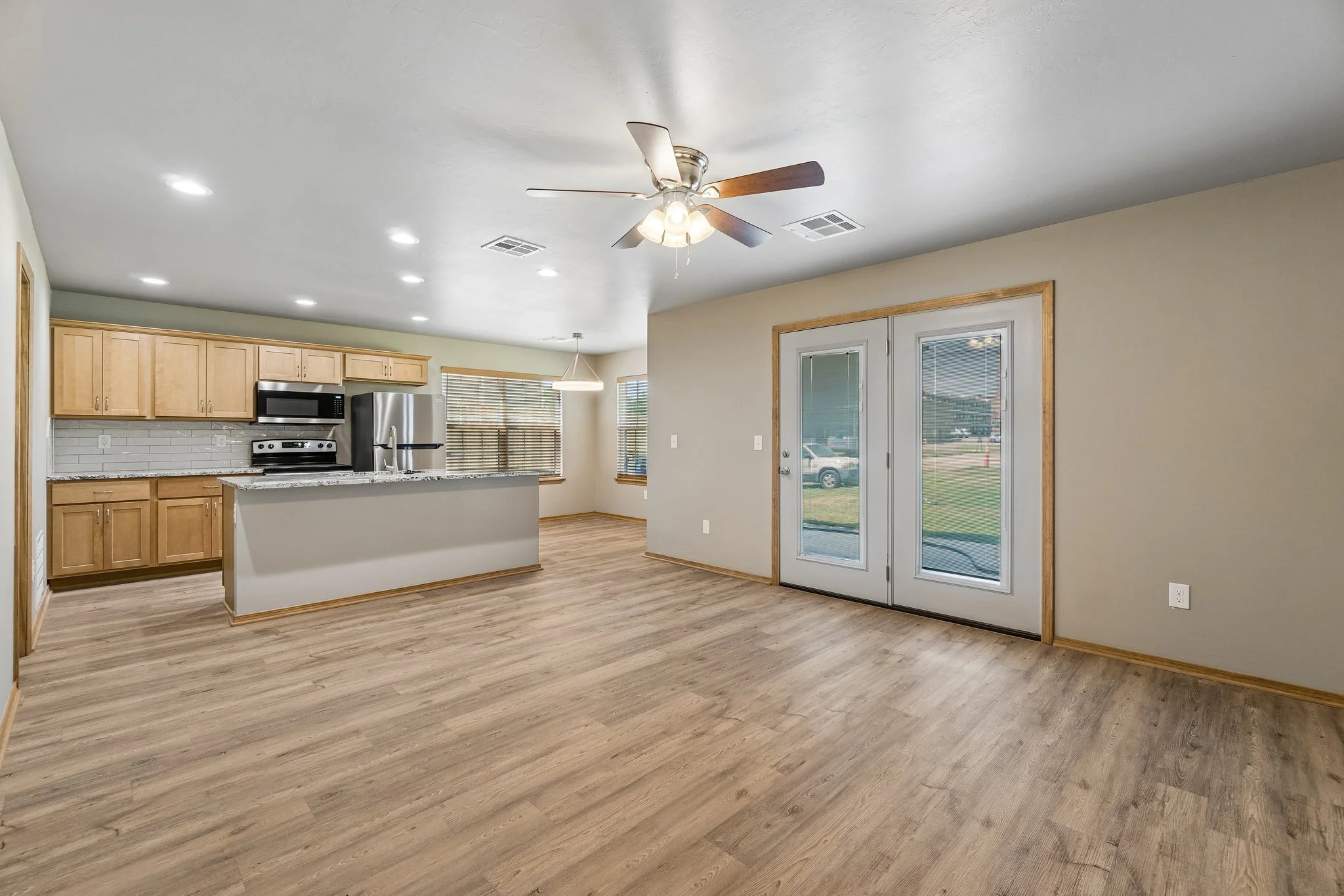 15-web-or-mls-228 N Duncan St_010.jpg