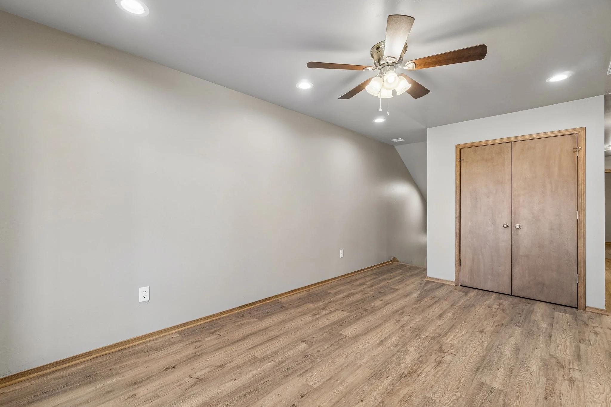 20-web-or-mls-228 N Duncan St_015.jpg