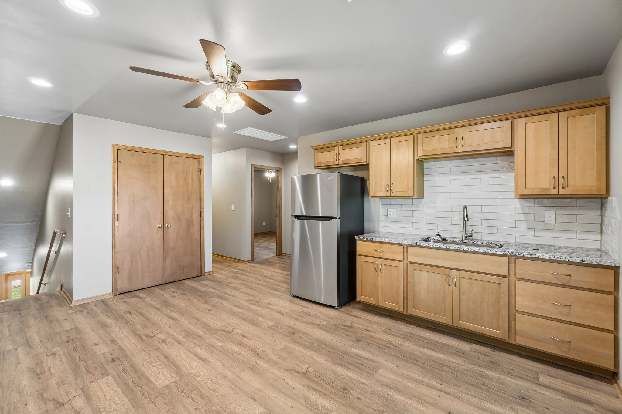 35-web-or-mls-228 N Duncan St_030.jpg