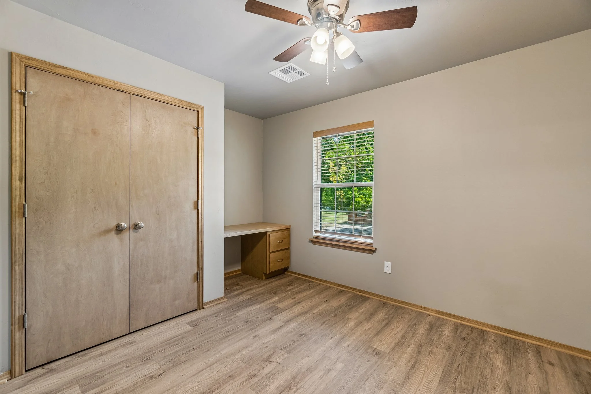 51-web-or-mls-228 N Duncan St_046.jpg