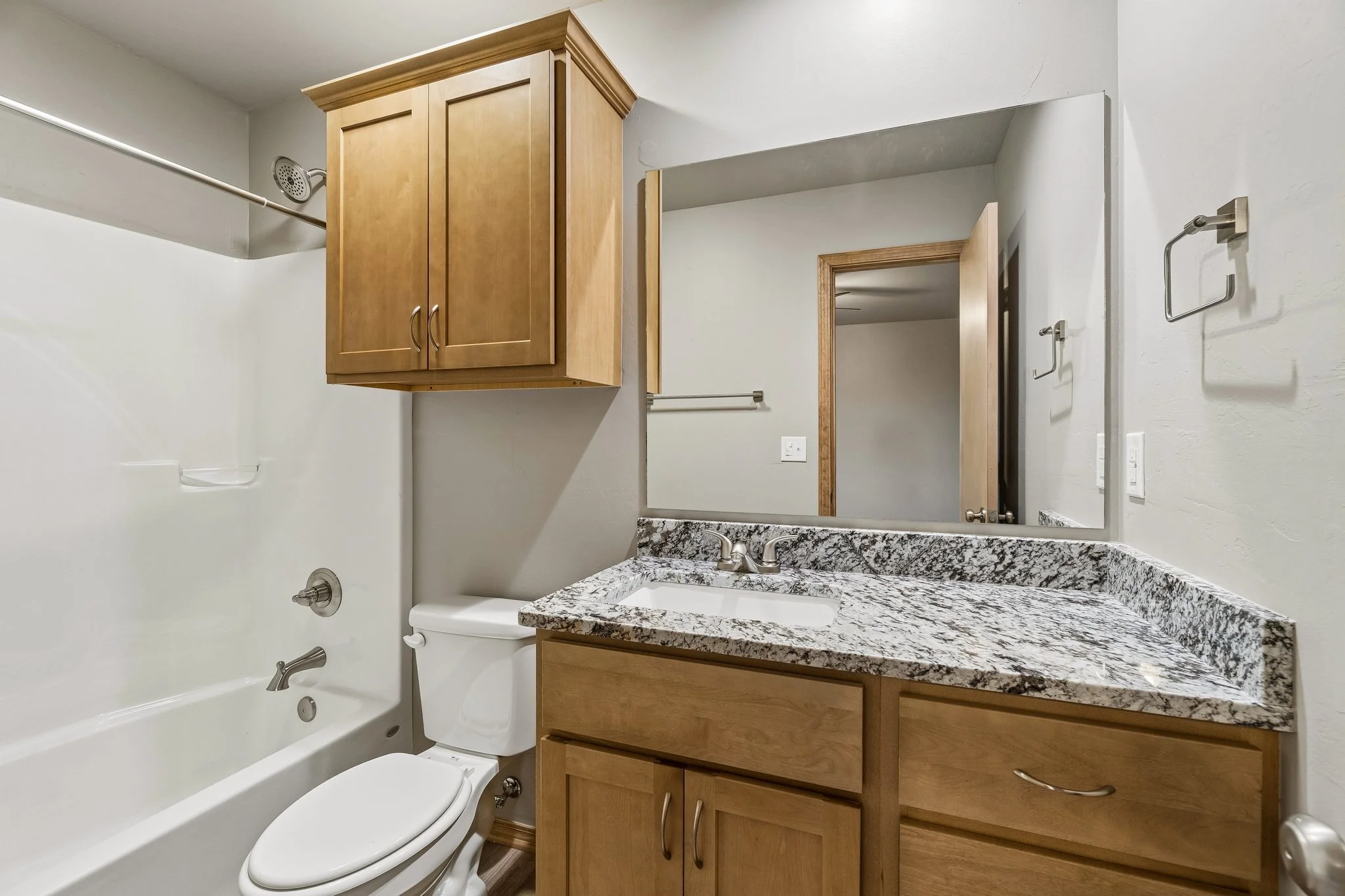 59-web-or-mls-228 N Duncan St_054.jpg