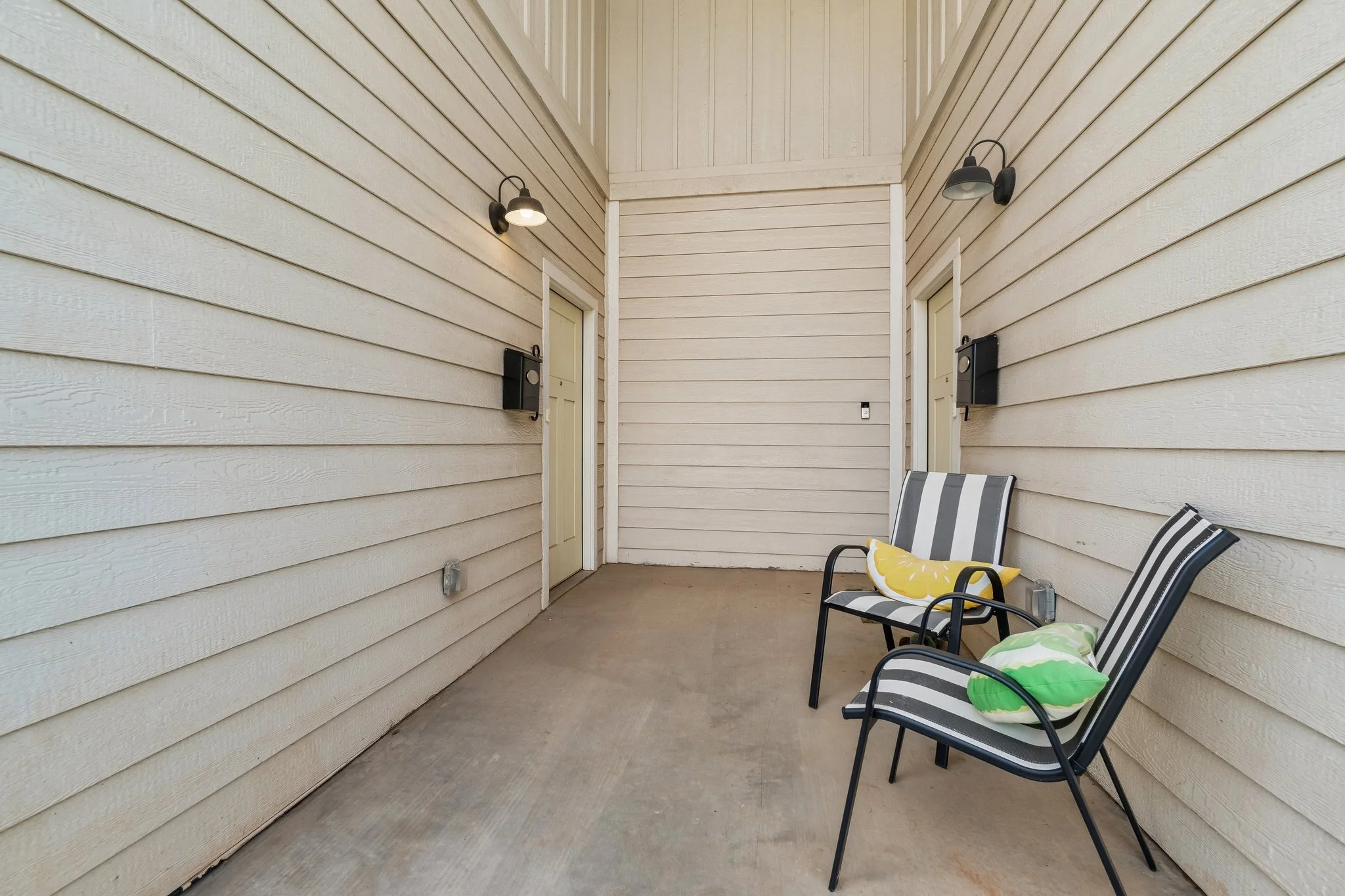 5-web-or-mls-925 S Knoblock St_005.jpg