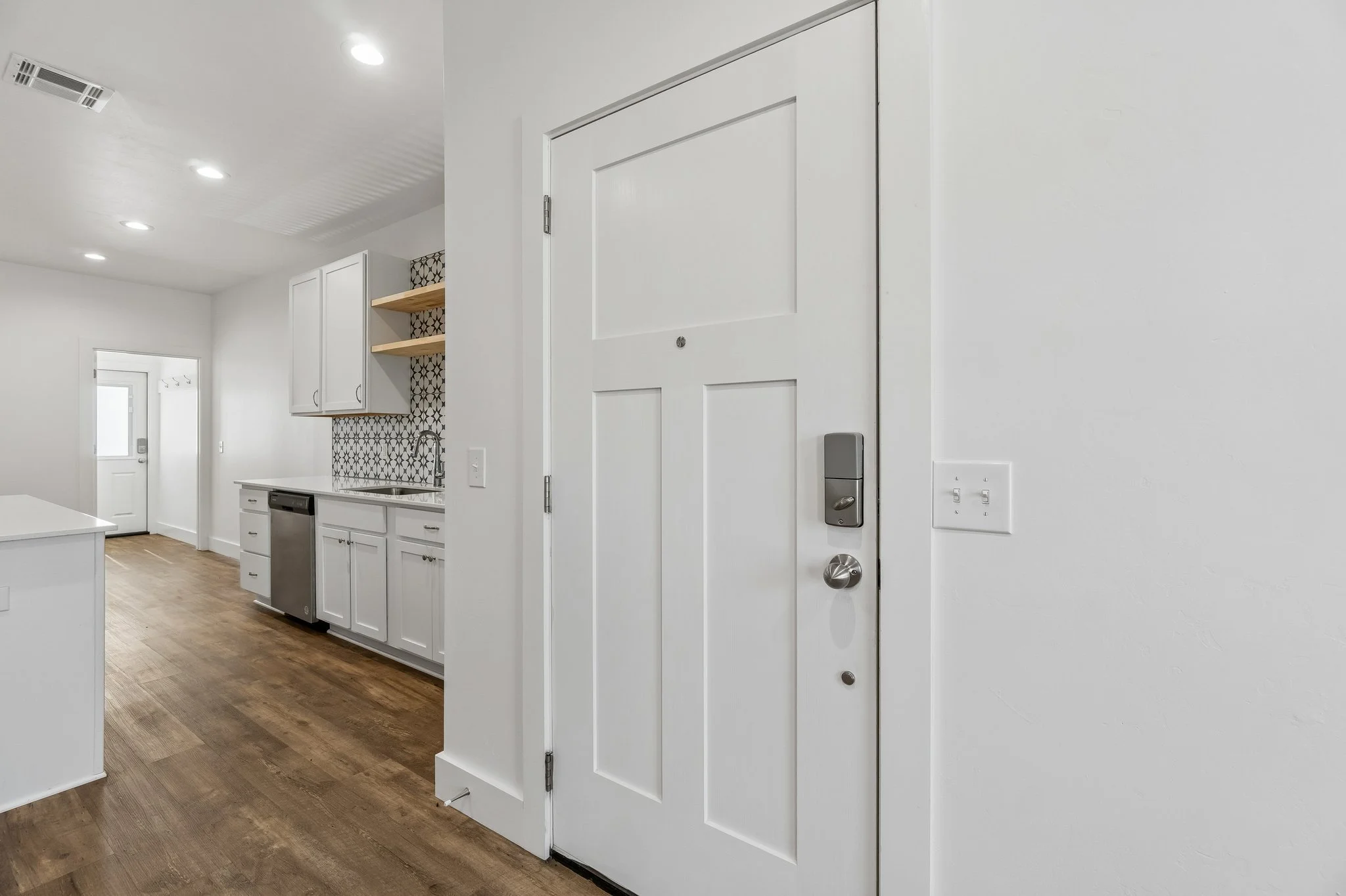 8-web-or-mls-925 S Knoblock St_008.jpg