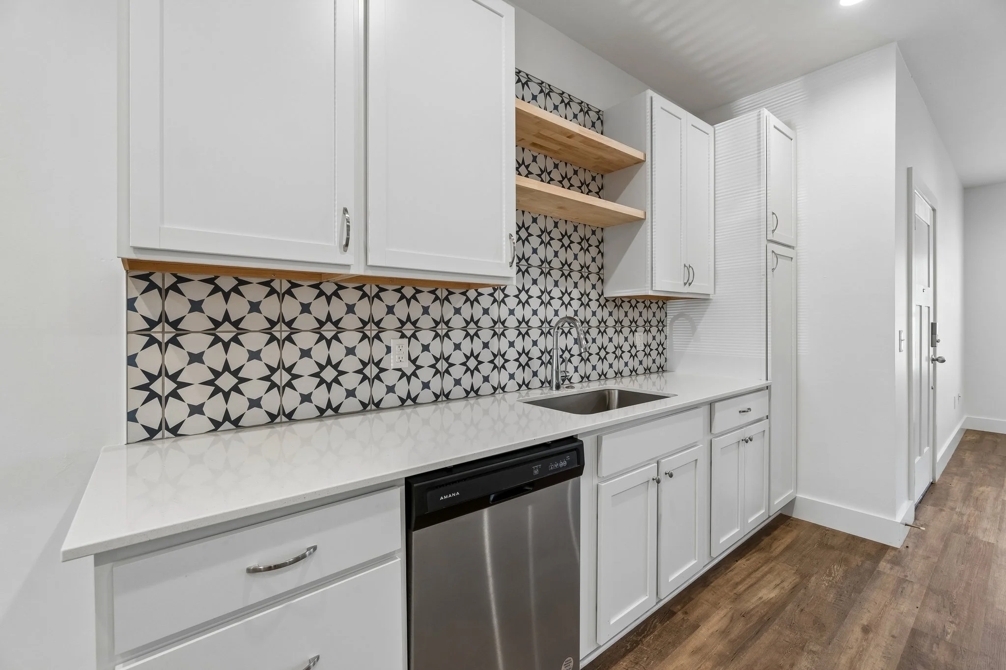 17-web-or-mls-925 S Knoblock St_017.jpg
