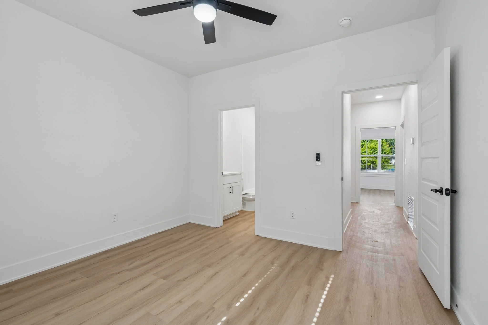 36-web-or-mls-807 W 7th Ave_036.jpg