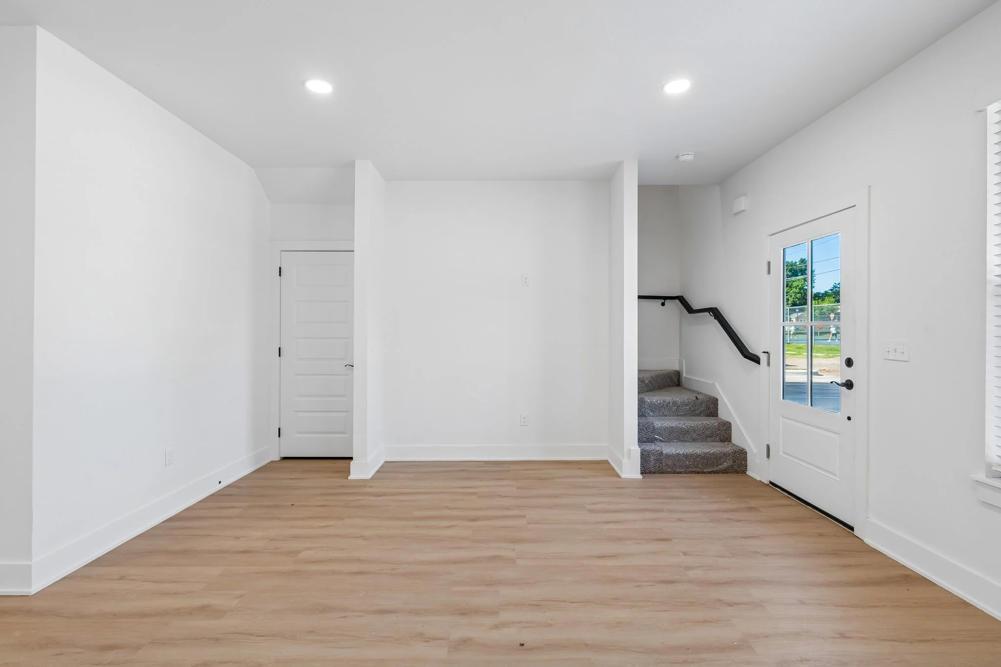 9-web-or-mls-807 W 7th Ave_009.jpg