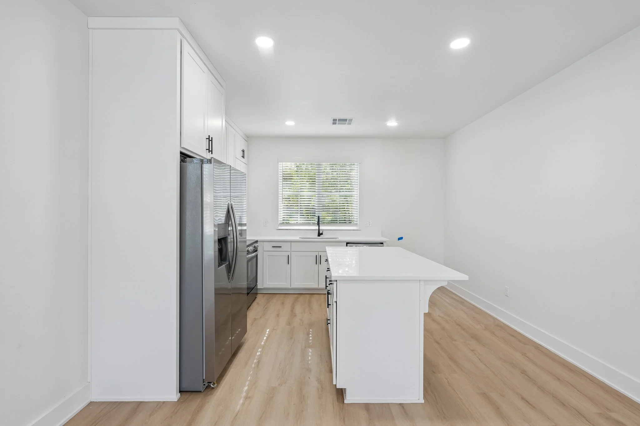 16-web-or-mls-807 W 7th Ave_016.jpg