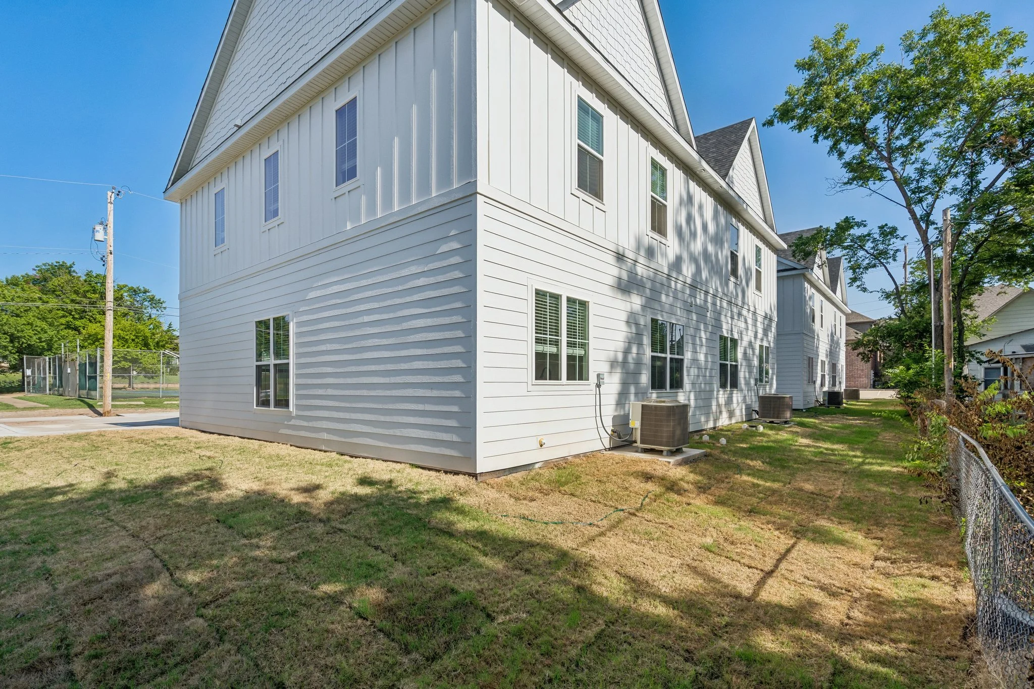 48-web-or-mls-807 W 7th Ave_048.jpg