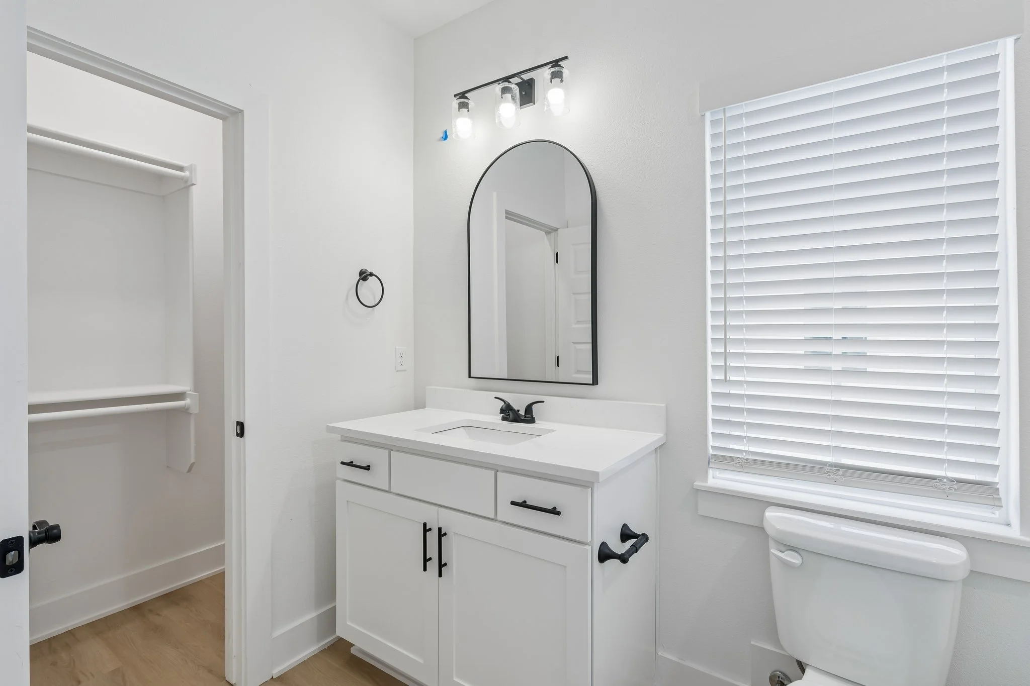 33-web-or-mls-807 W 7th Ave_033.jpg
