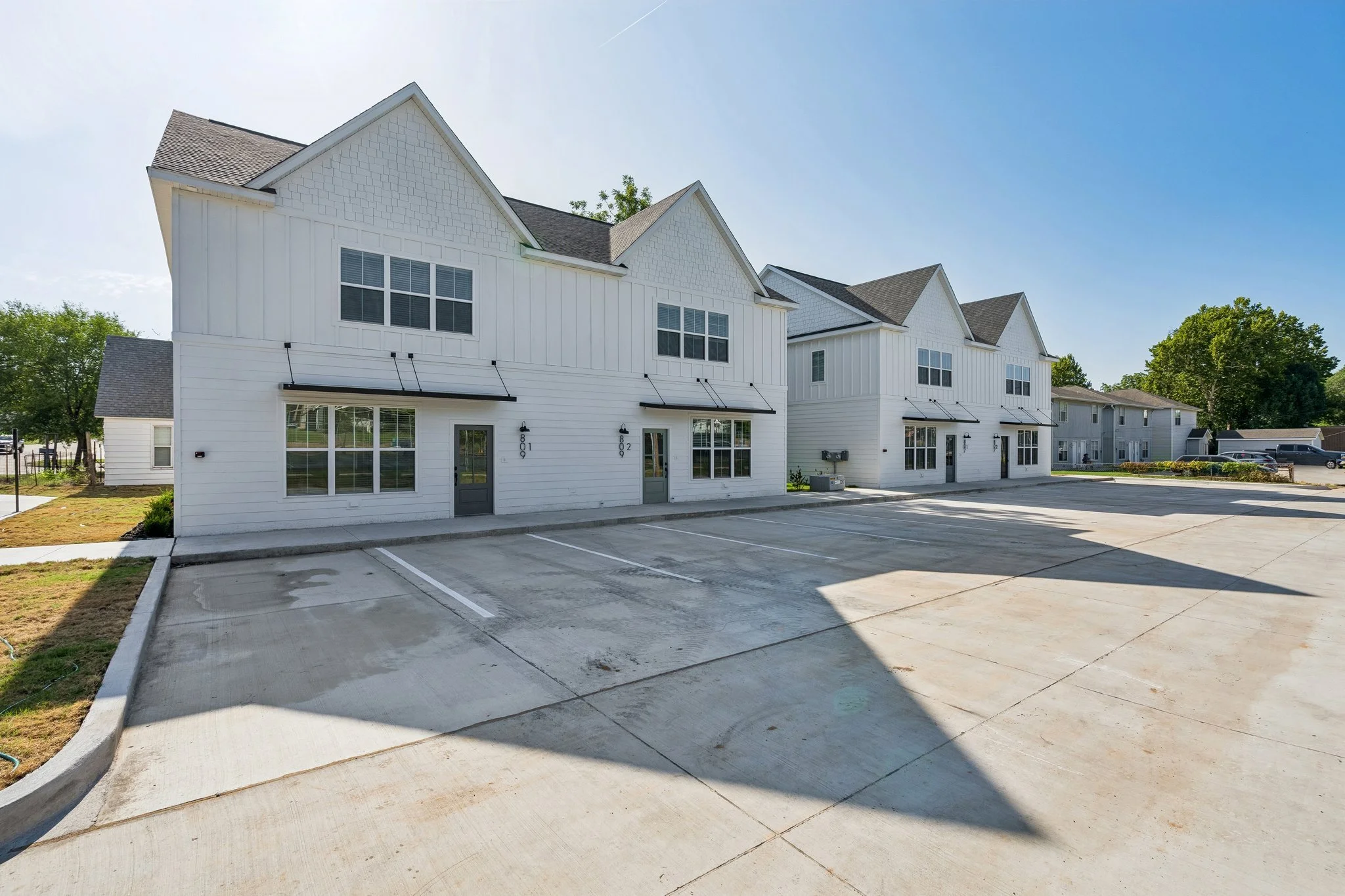 2-web-or-mls-807 W 7th Ave_002.jpg