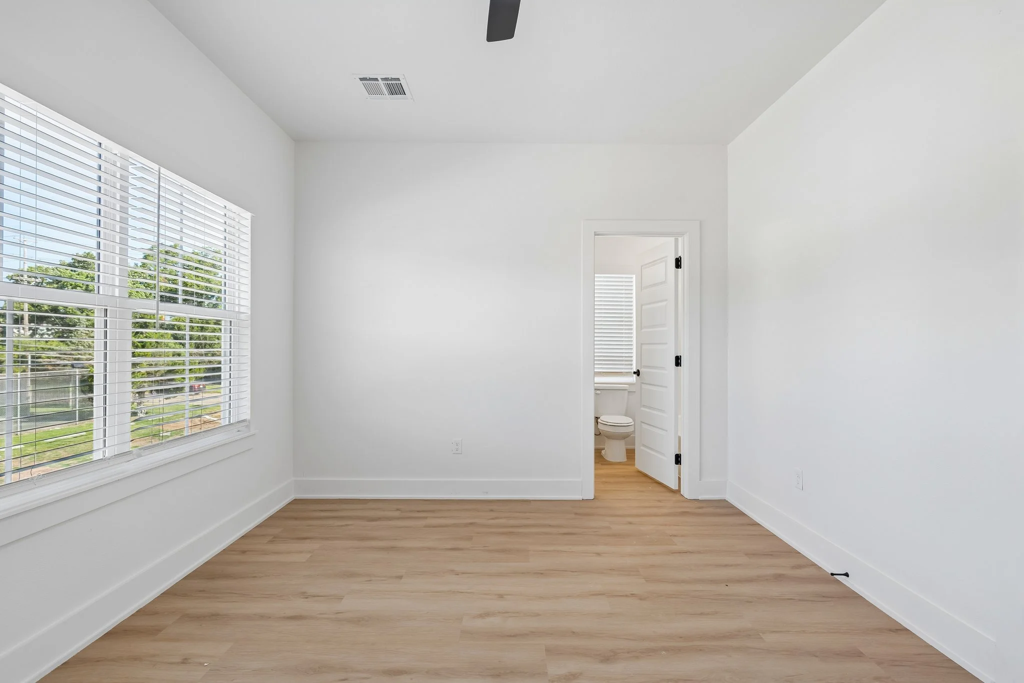 29-web-or-mls-807 W 7th Ave_029.jpg
