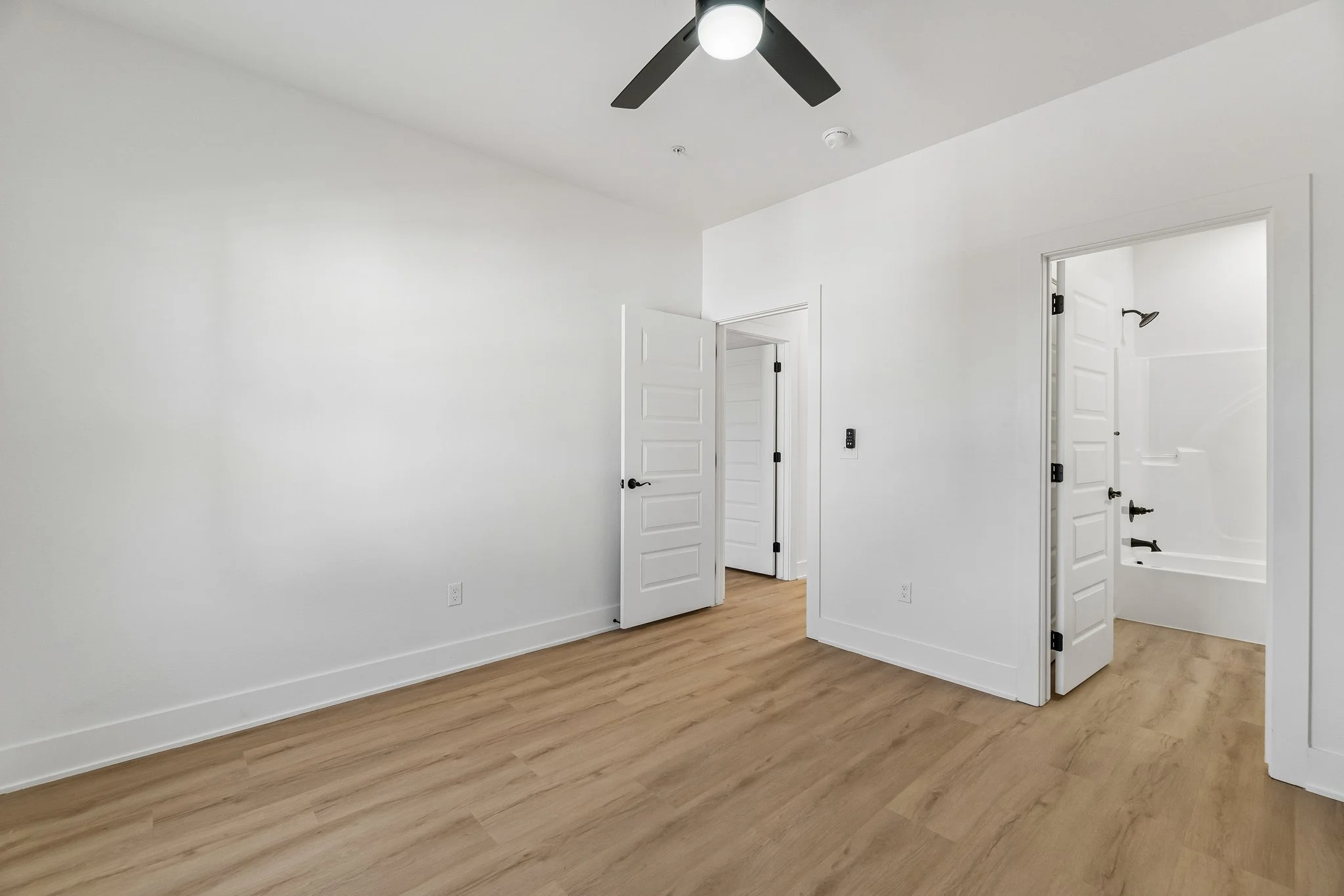 34-web-or-mls-718 E 5th Ave_034.jpg